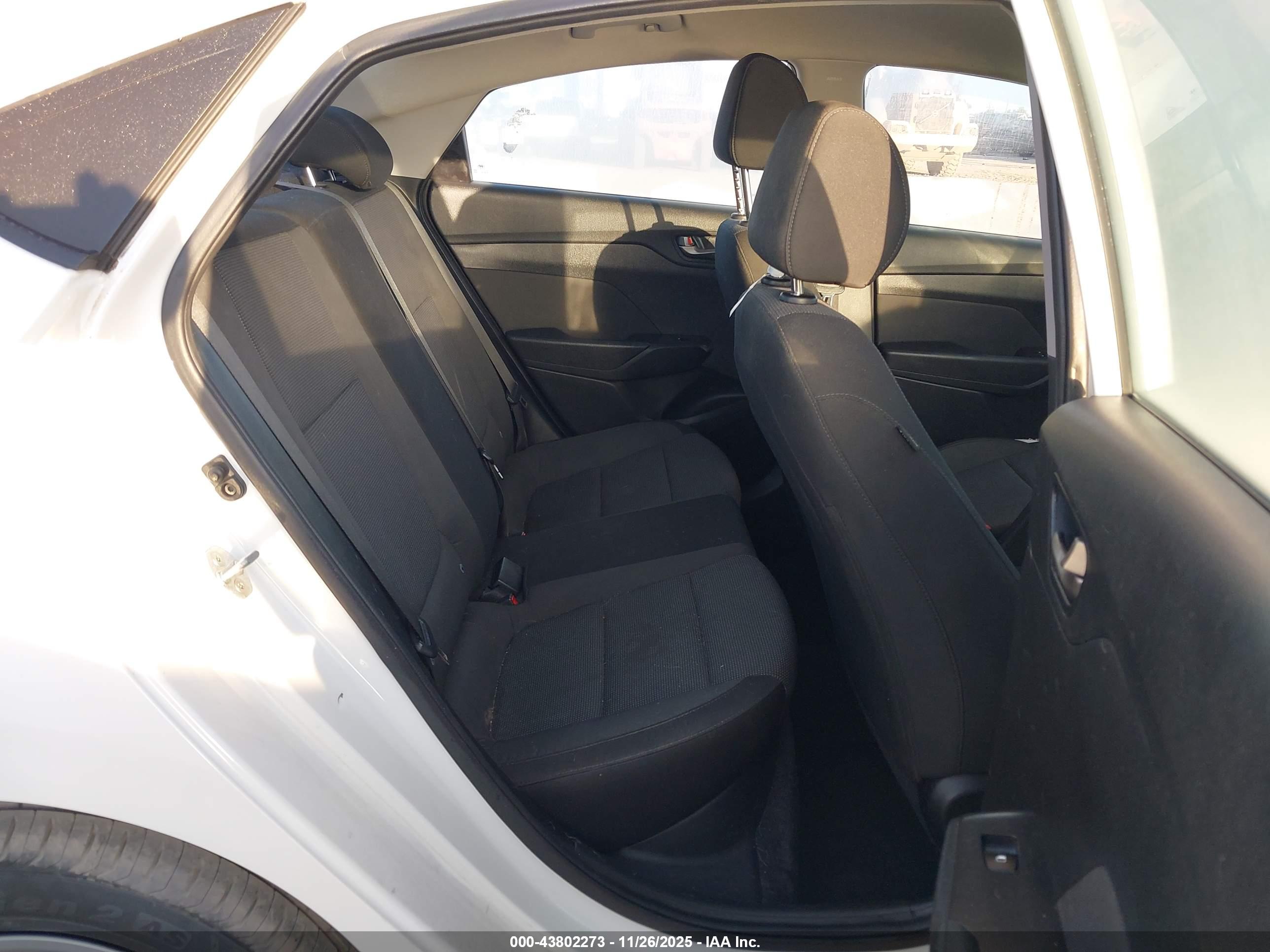 HYUNDAI ACCENT image 8