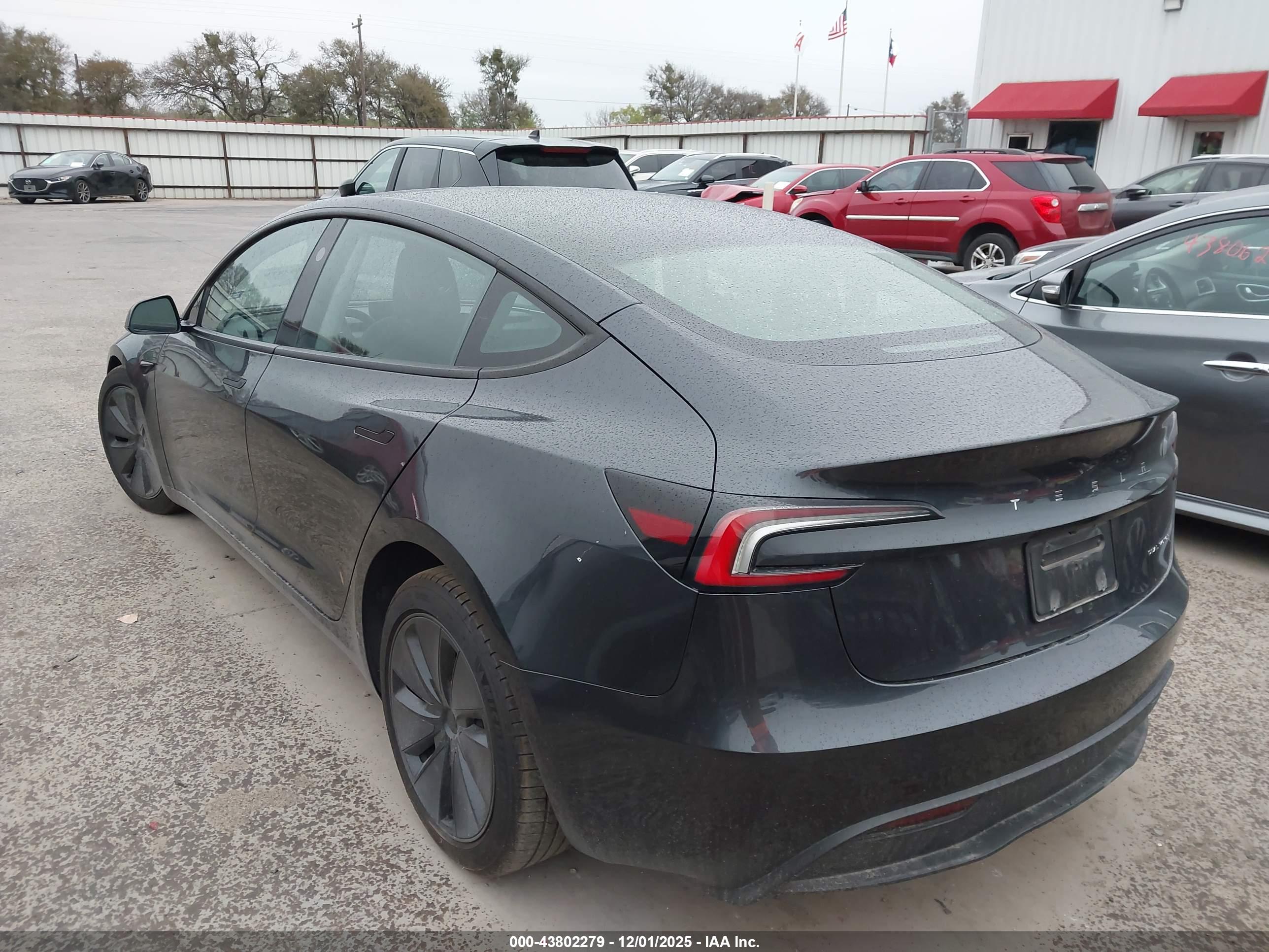 TESLA MODEL image 3