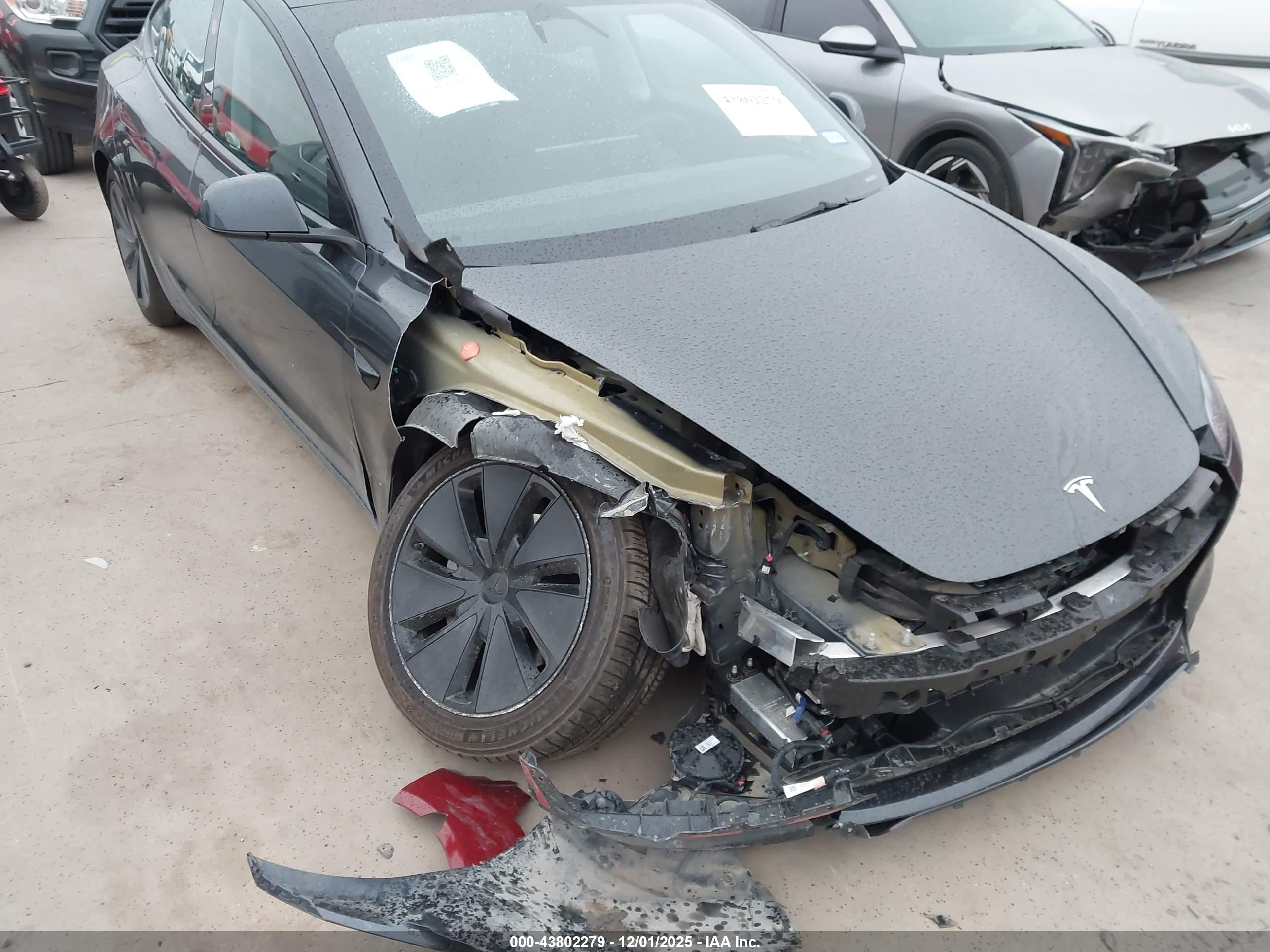 TESLA MODEL image 6
