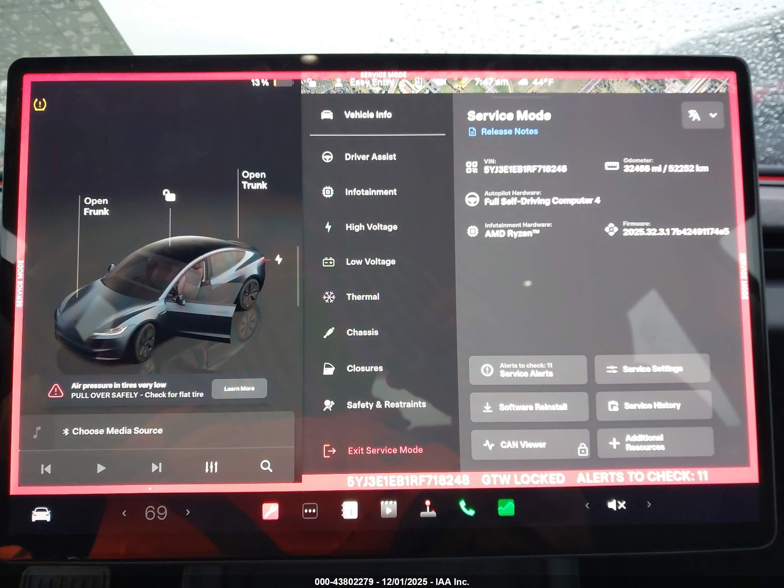 TESLA MODEL image 7