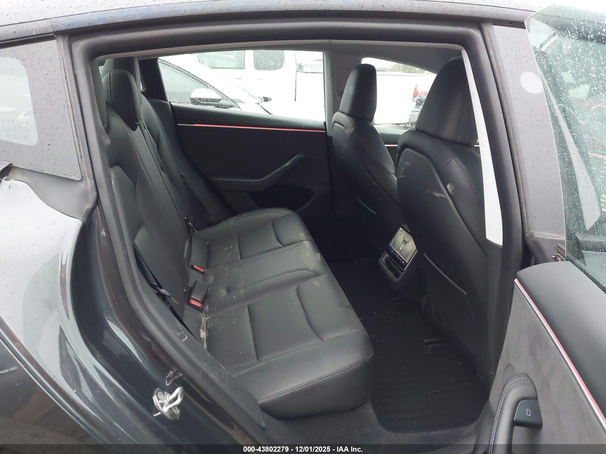 TESLA MODEL image 8