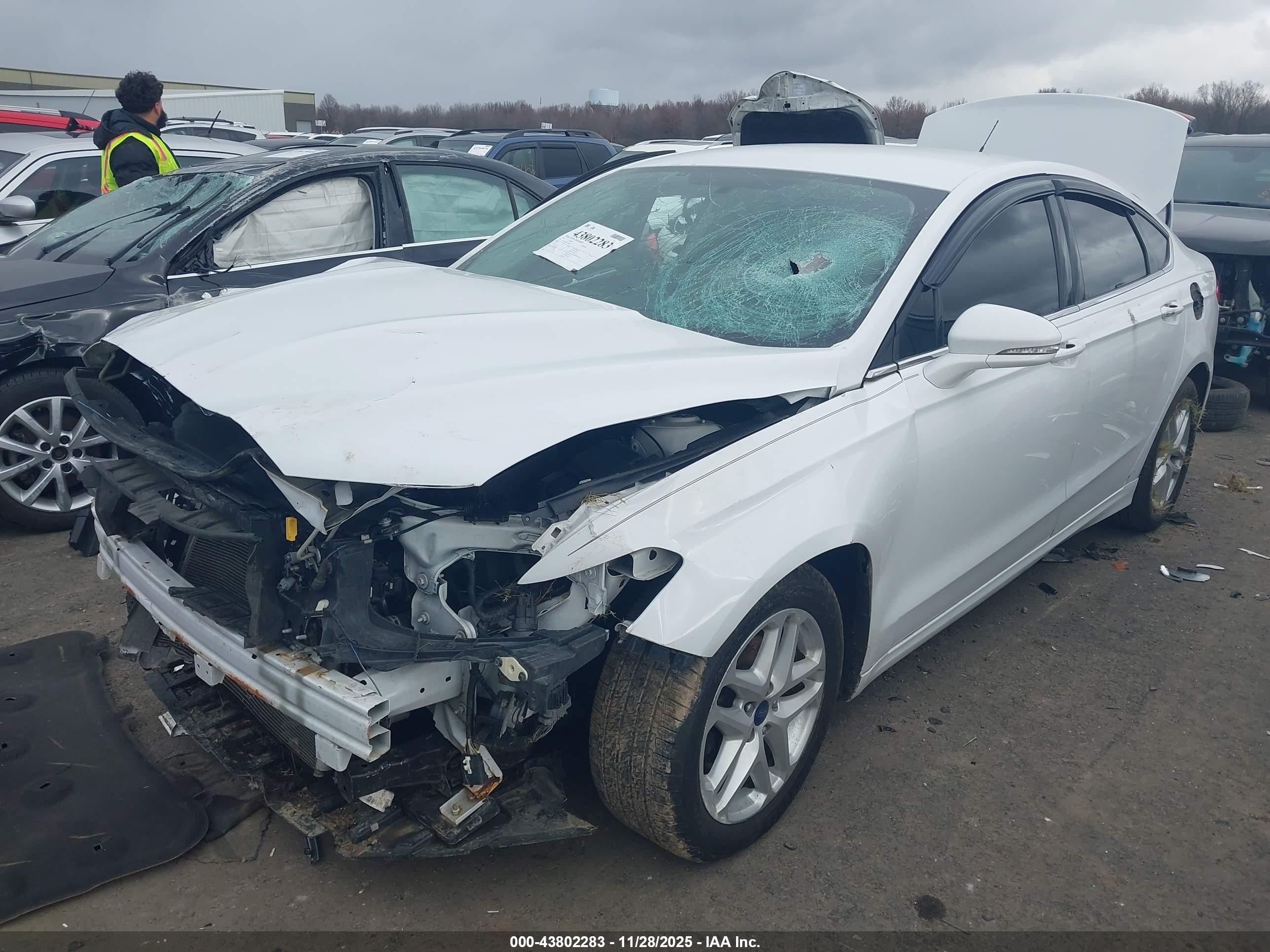 FORD FUSION image 2