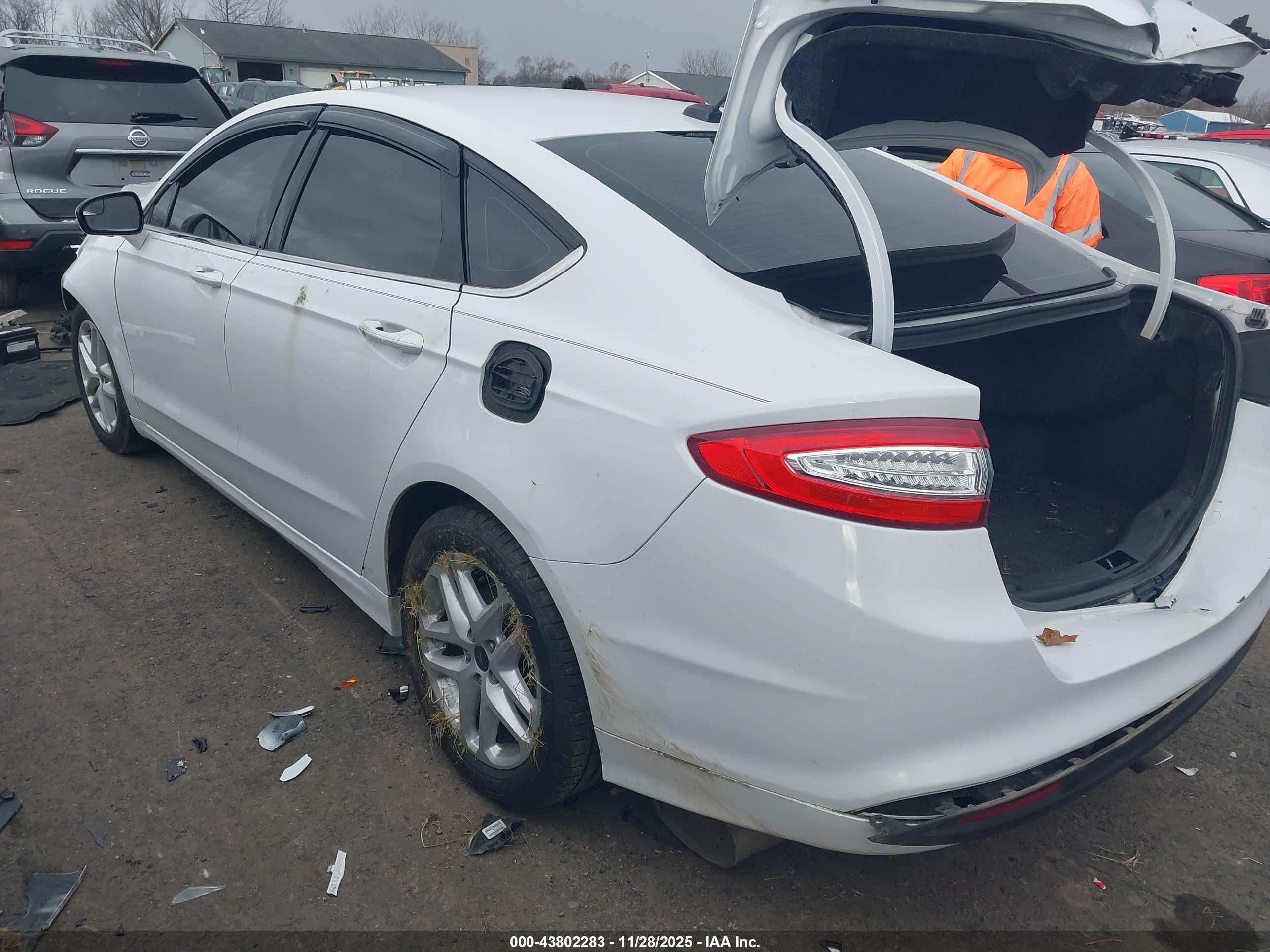 FORD FUSION image 3