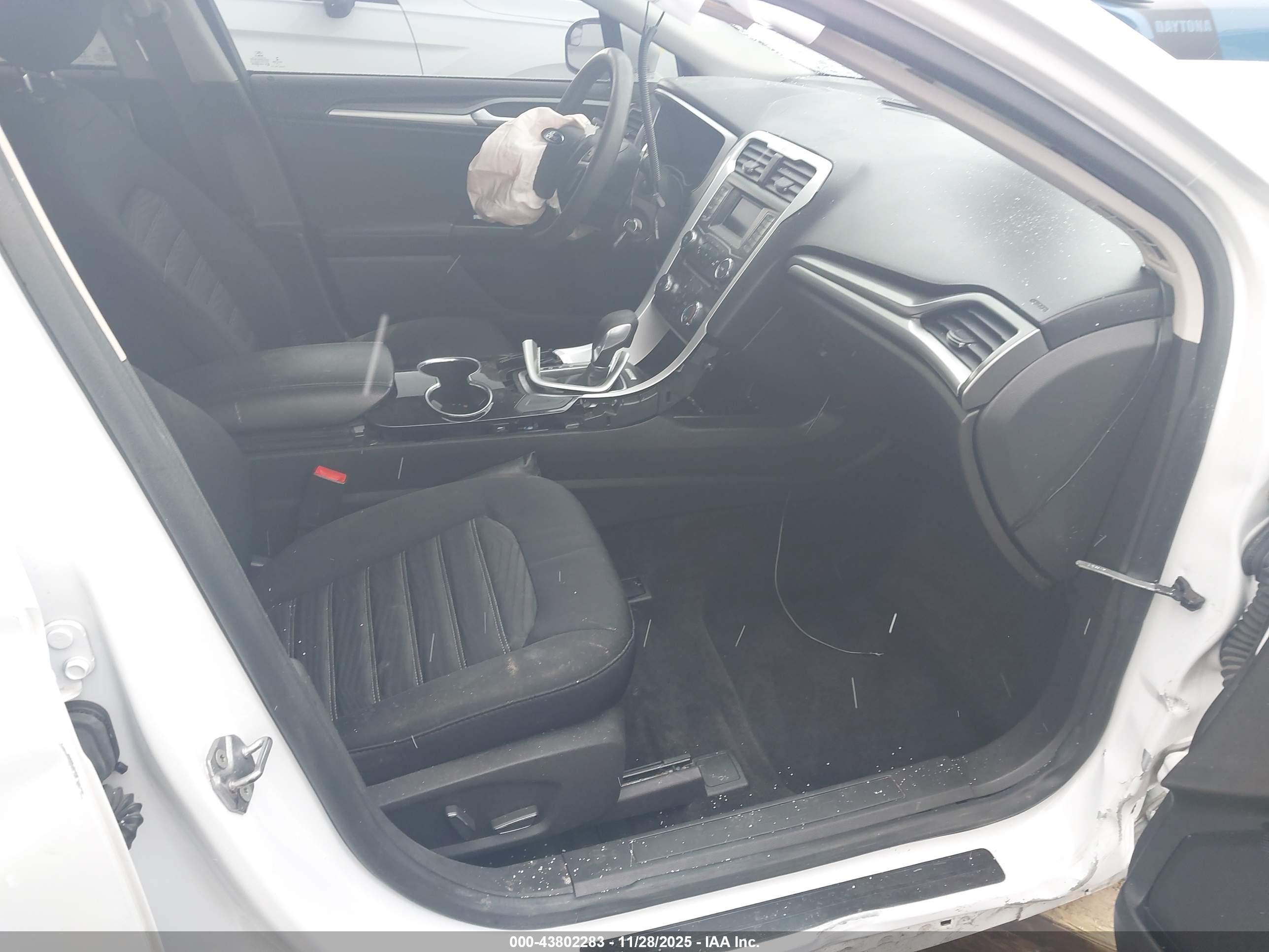 FORD FUSION image 5