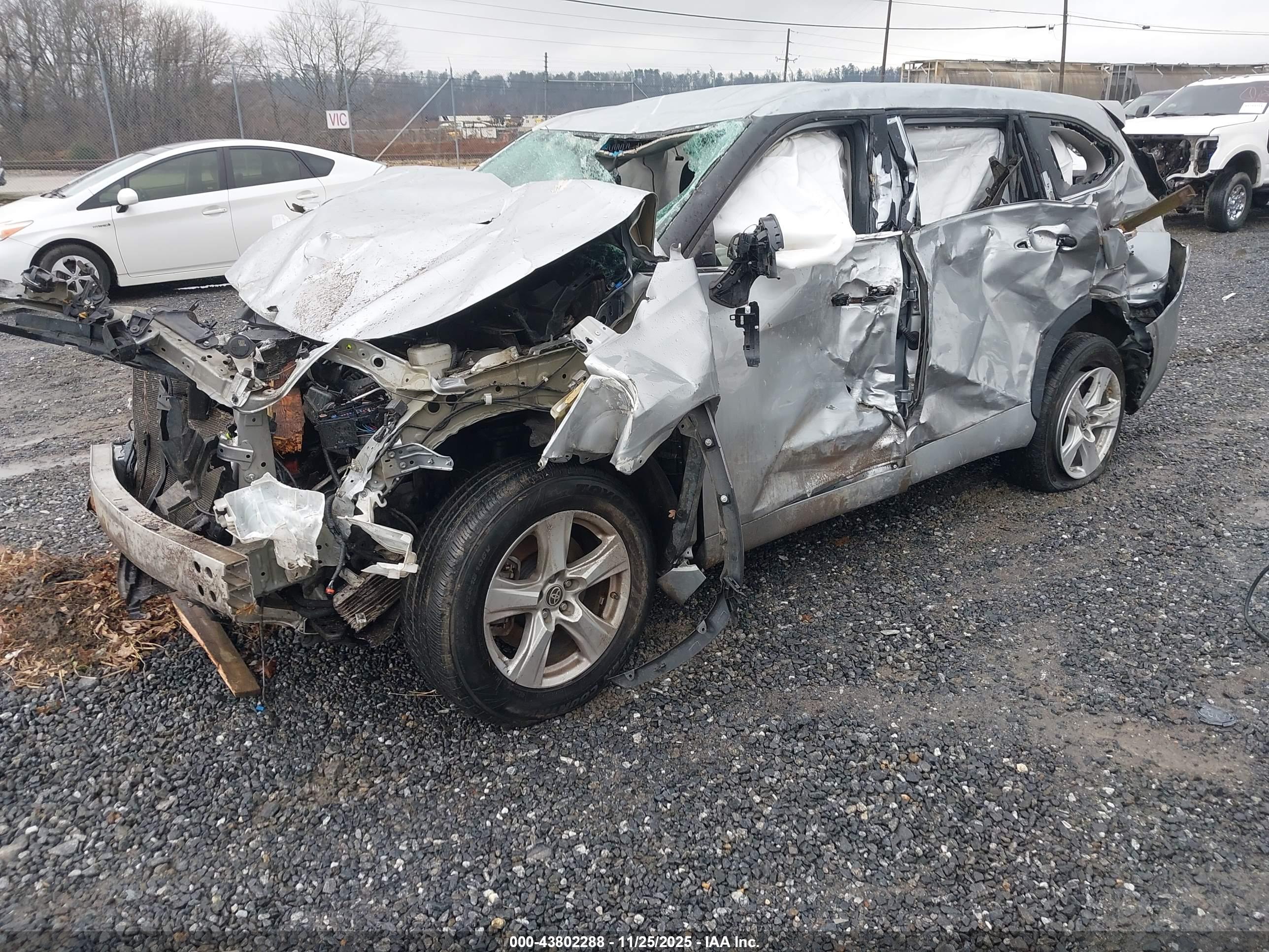 TOYOTA HIGHLANDER image 2