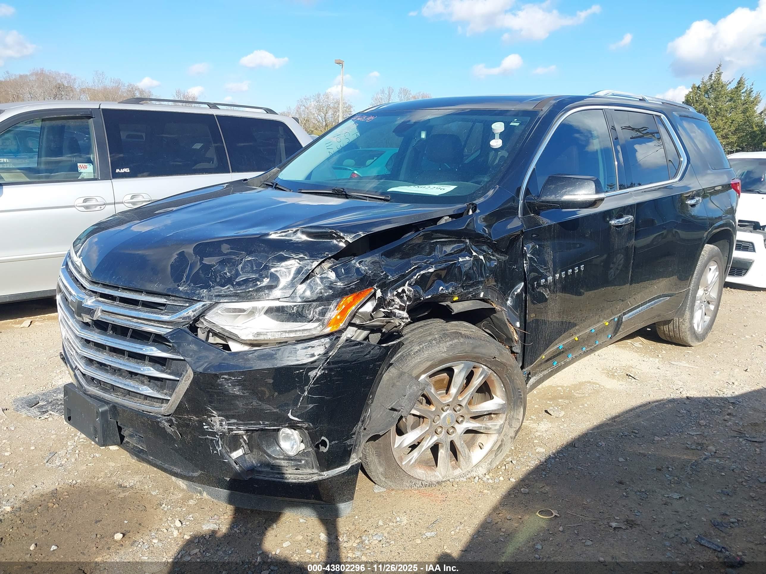 CHEVROLET TRAVERSE image 2