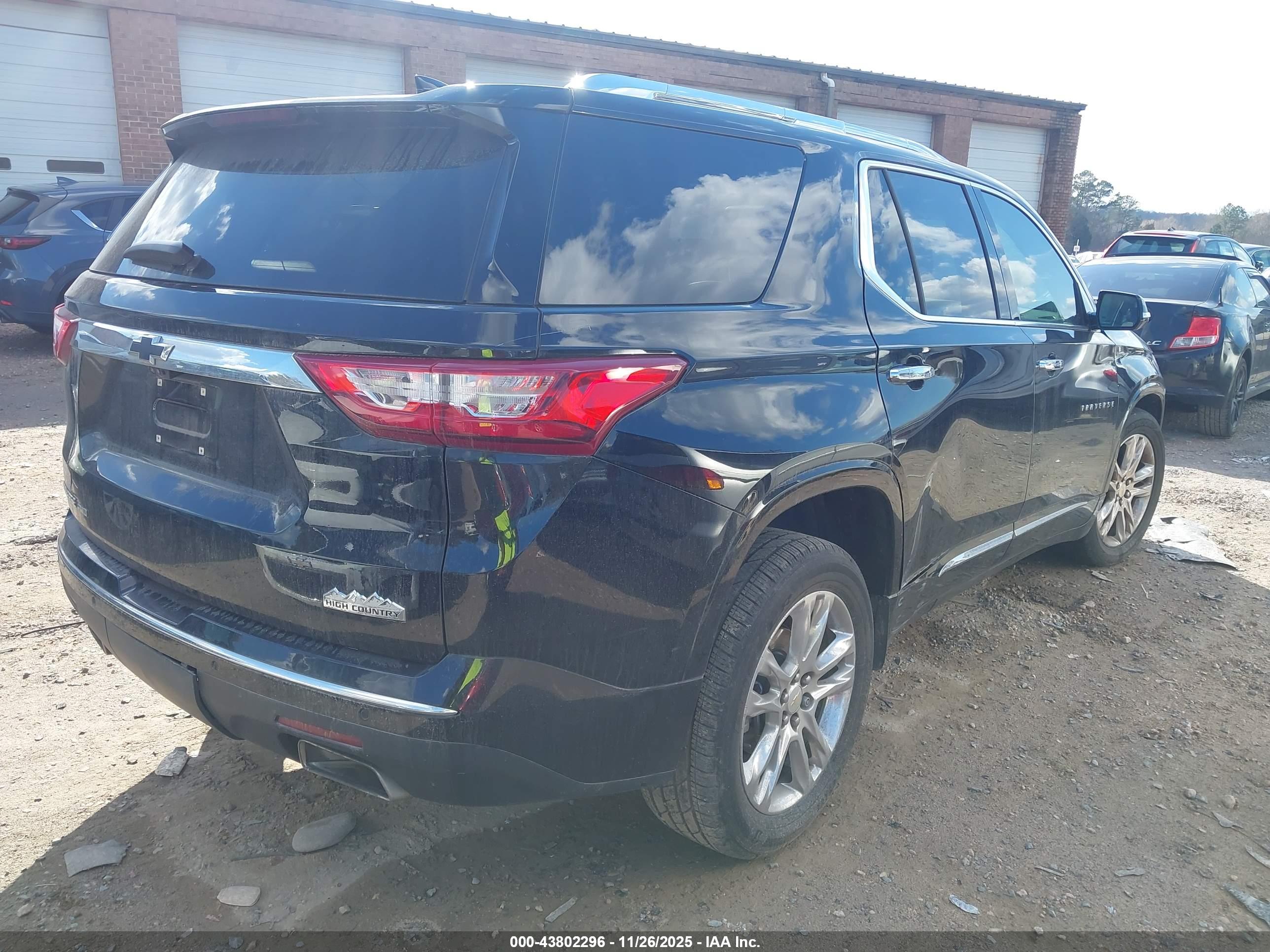 CHEVROLET TRAVERSE image 4