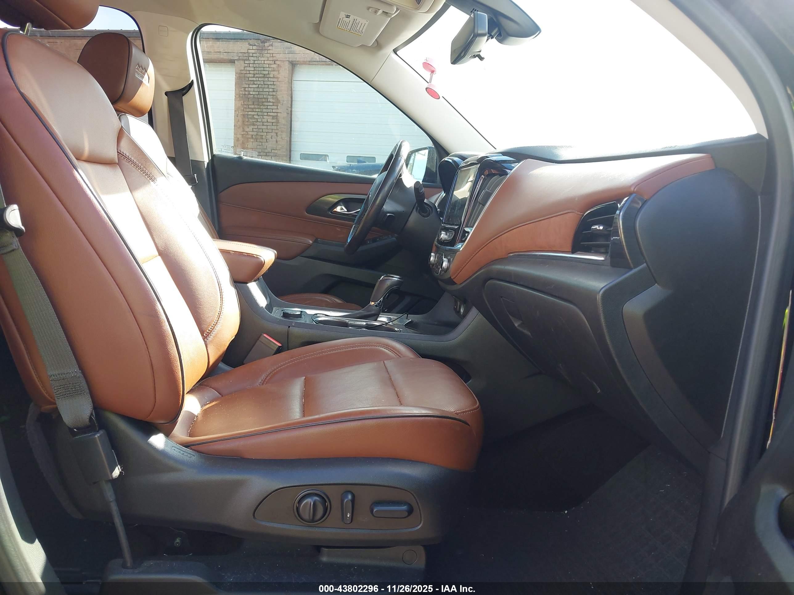 CHEVROLET TRAVERSE image 5