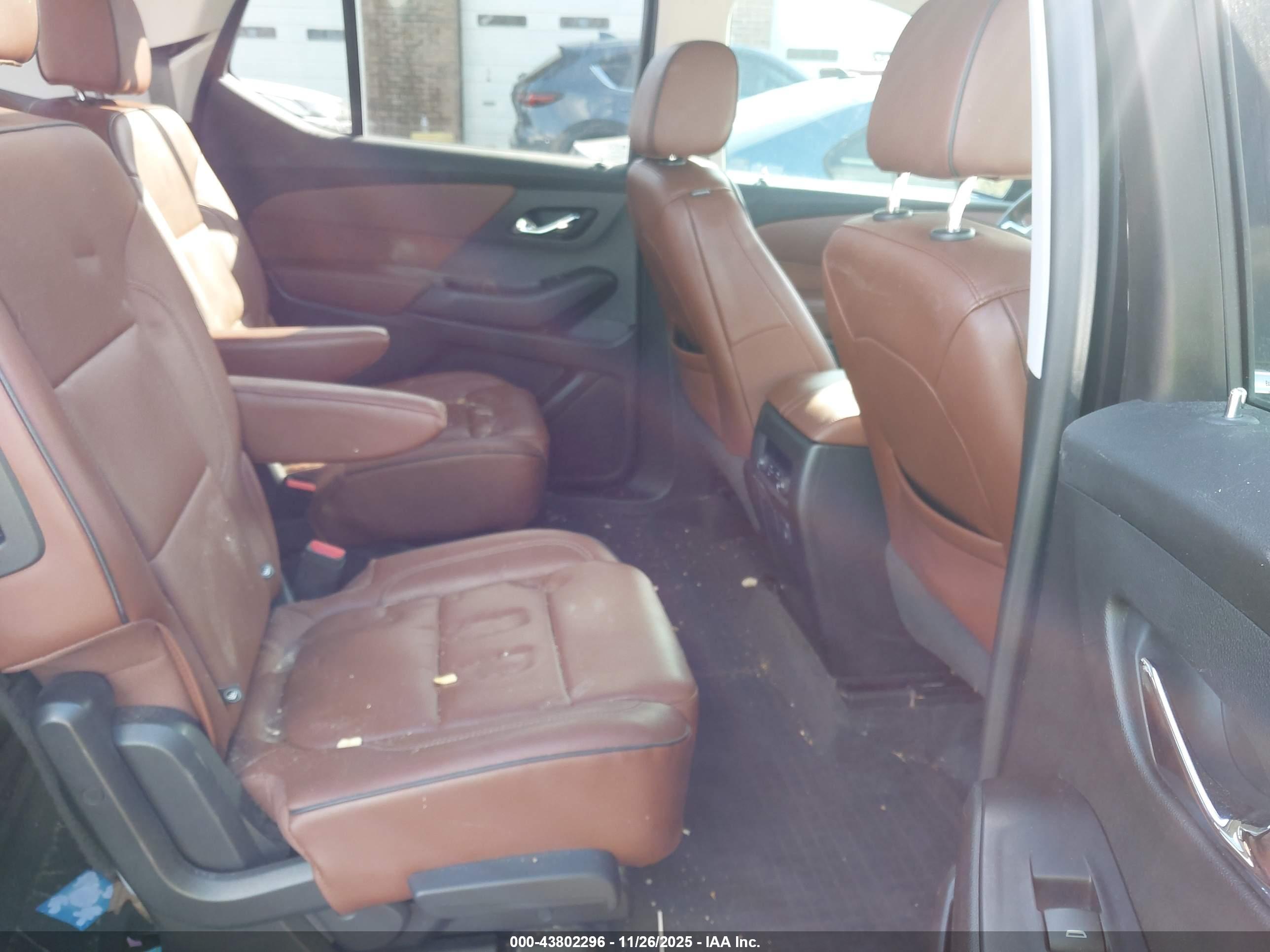CHEVROLET TRAVERSE image 8