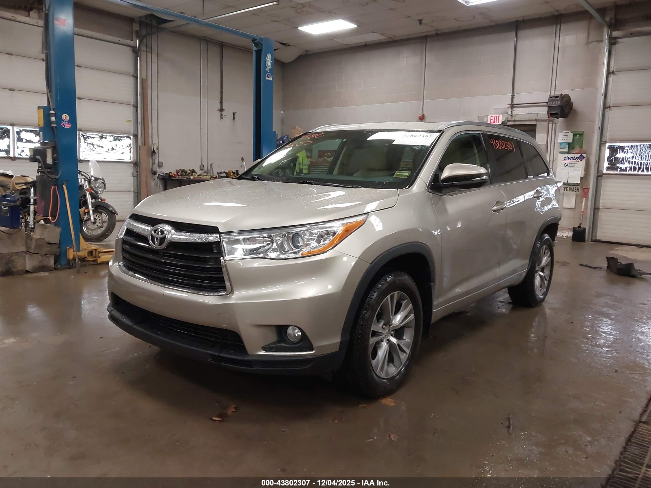 TOYOTA HIGHLANDER image 2