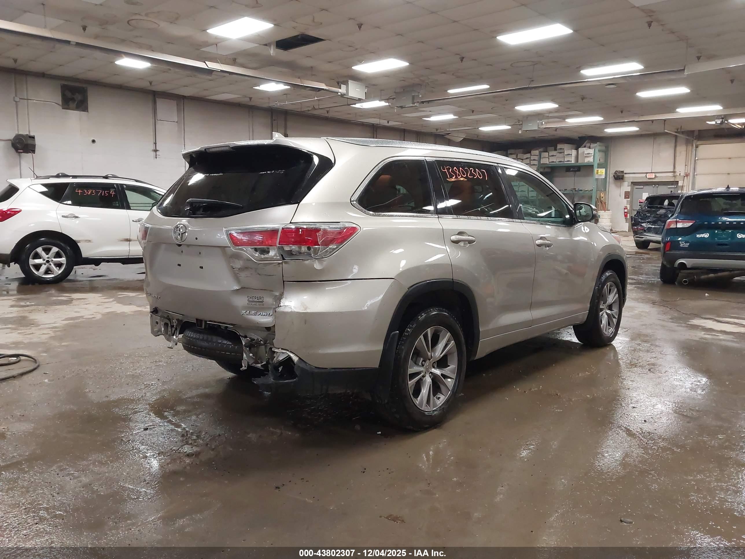 TOYOTA HIGHLANDER image 4
