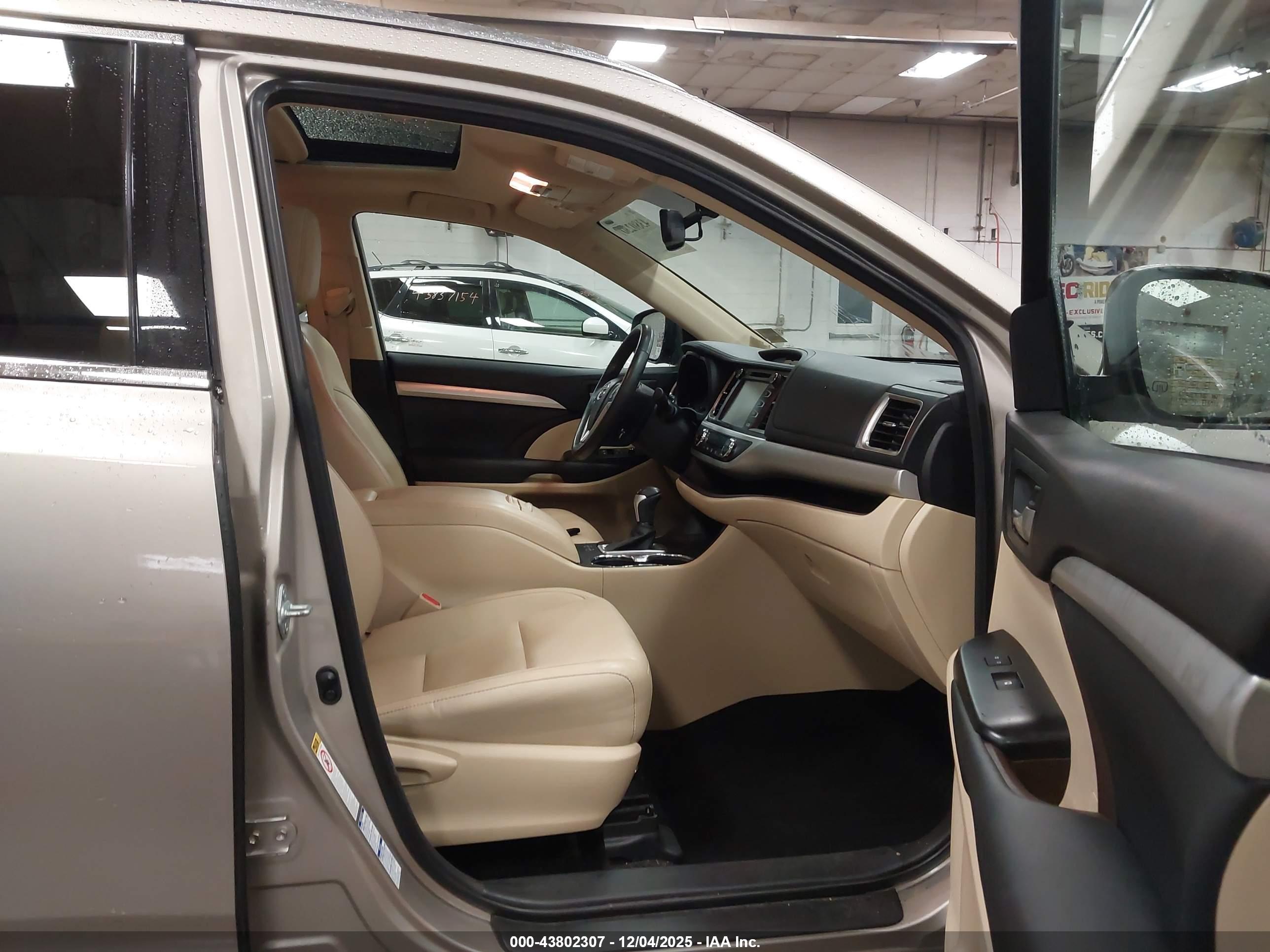 TOYOTA HIGHLANDER image 5