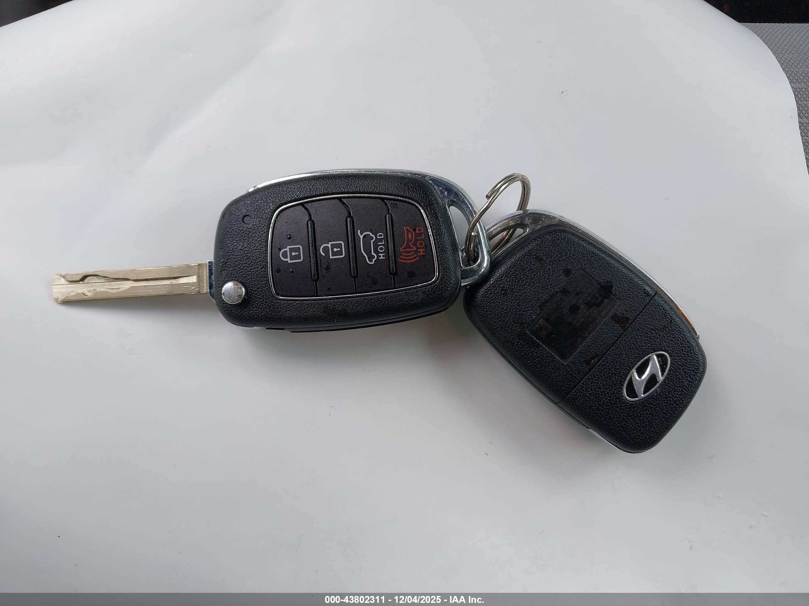 HYUNDAI TUCSON image 11