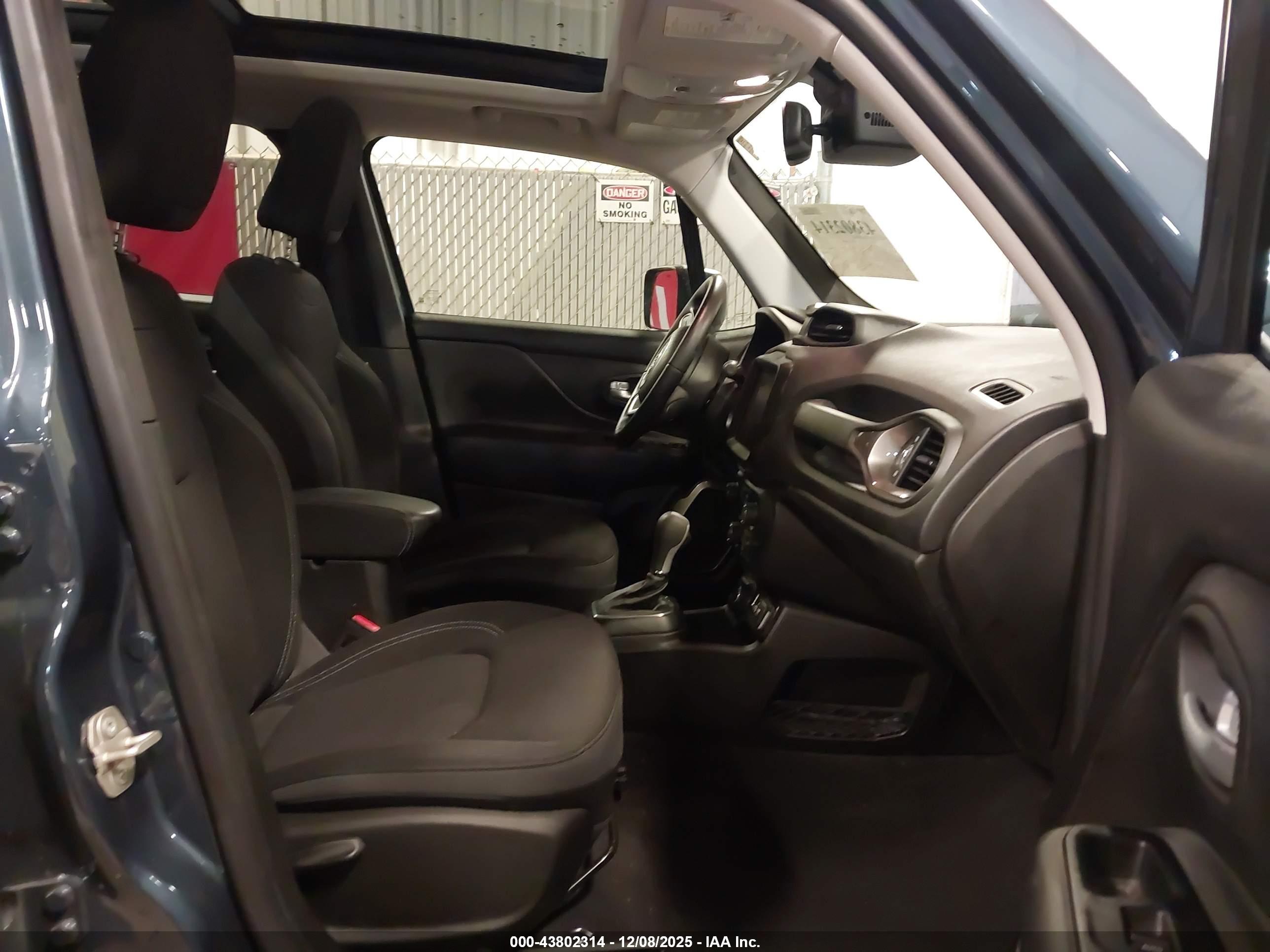 JEEP RENEGADE image 5