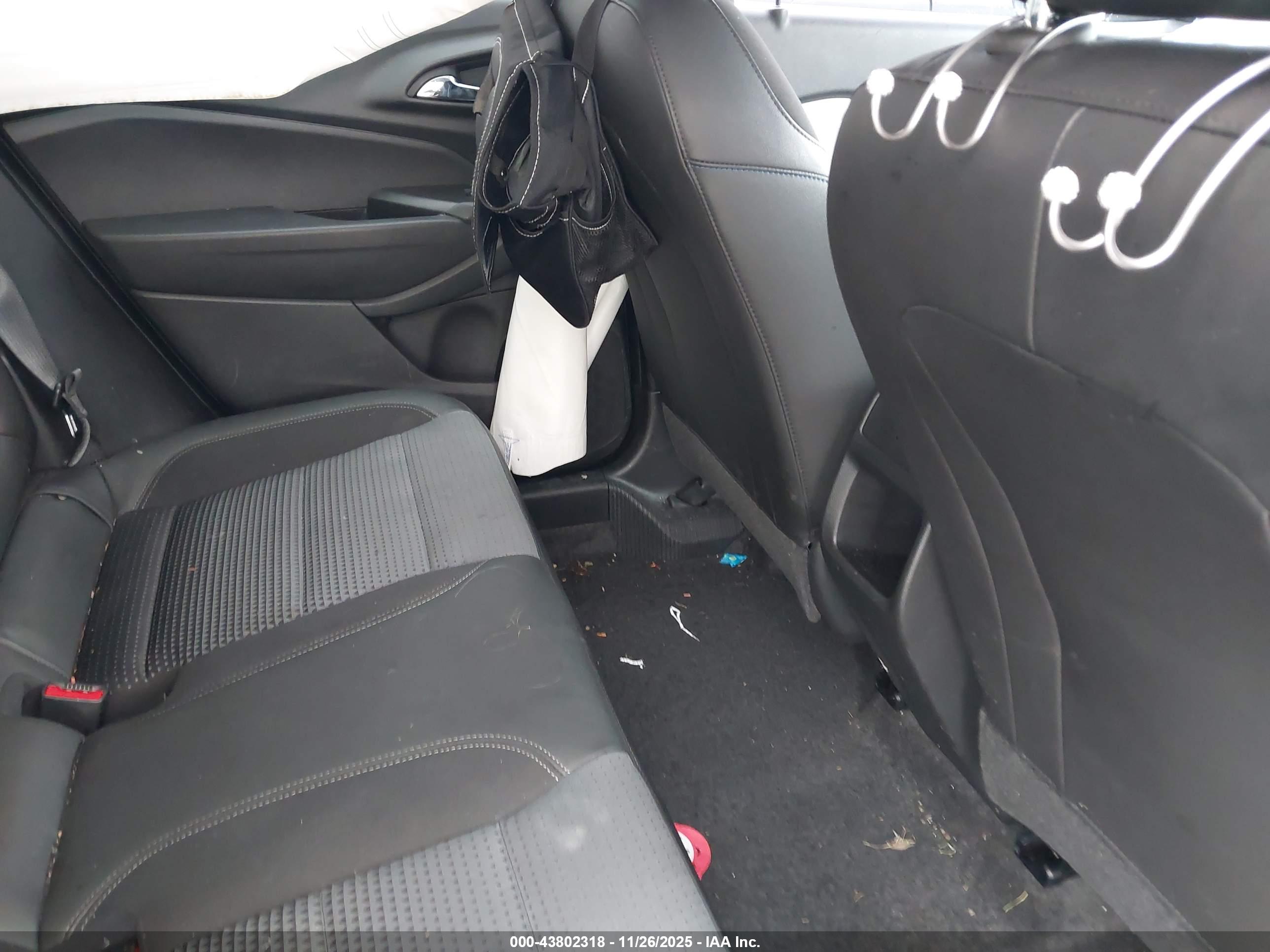 CHEVROLET TRAX image 8