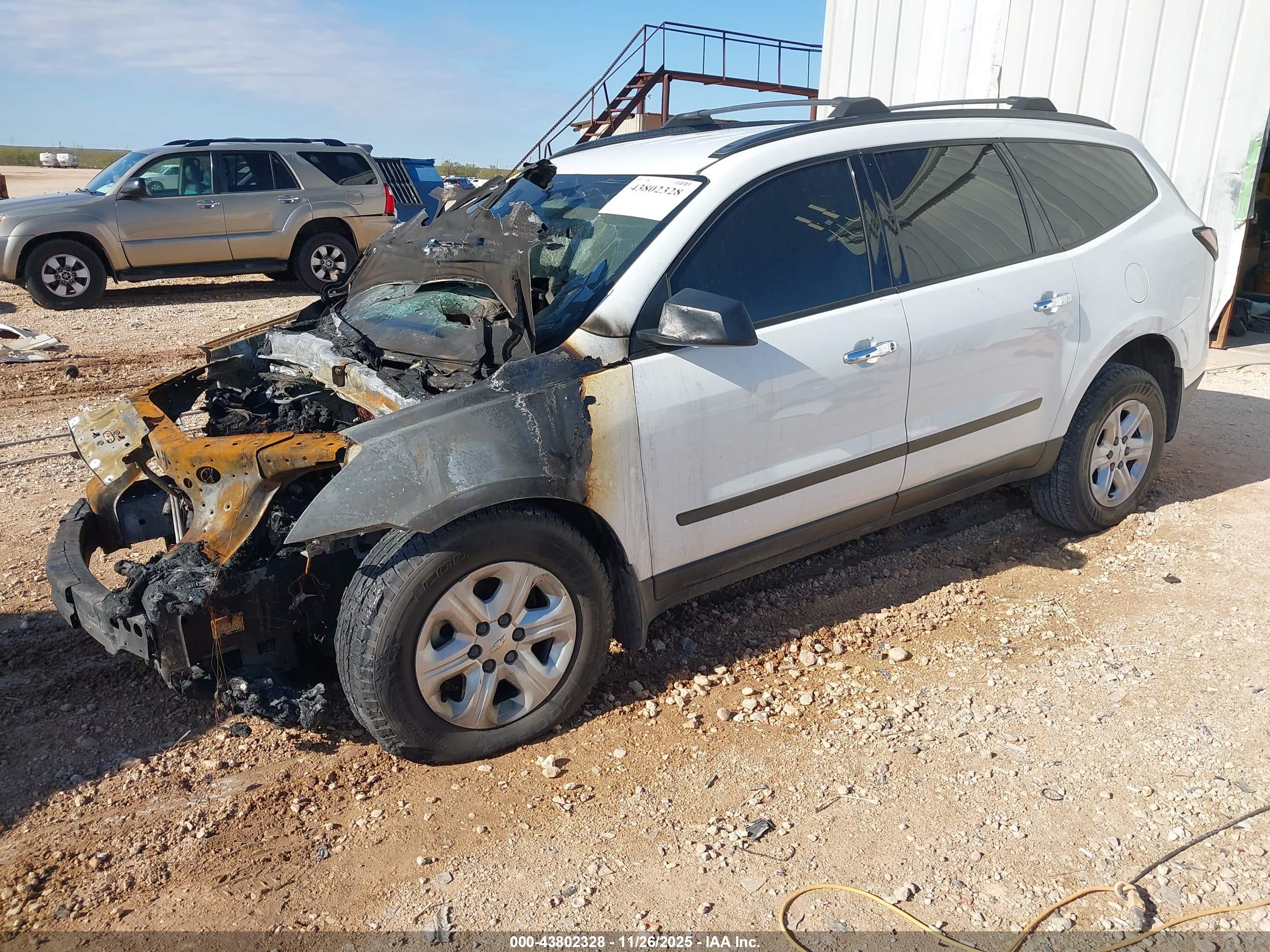 CHEVROLET TRAVERSE image 2