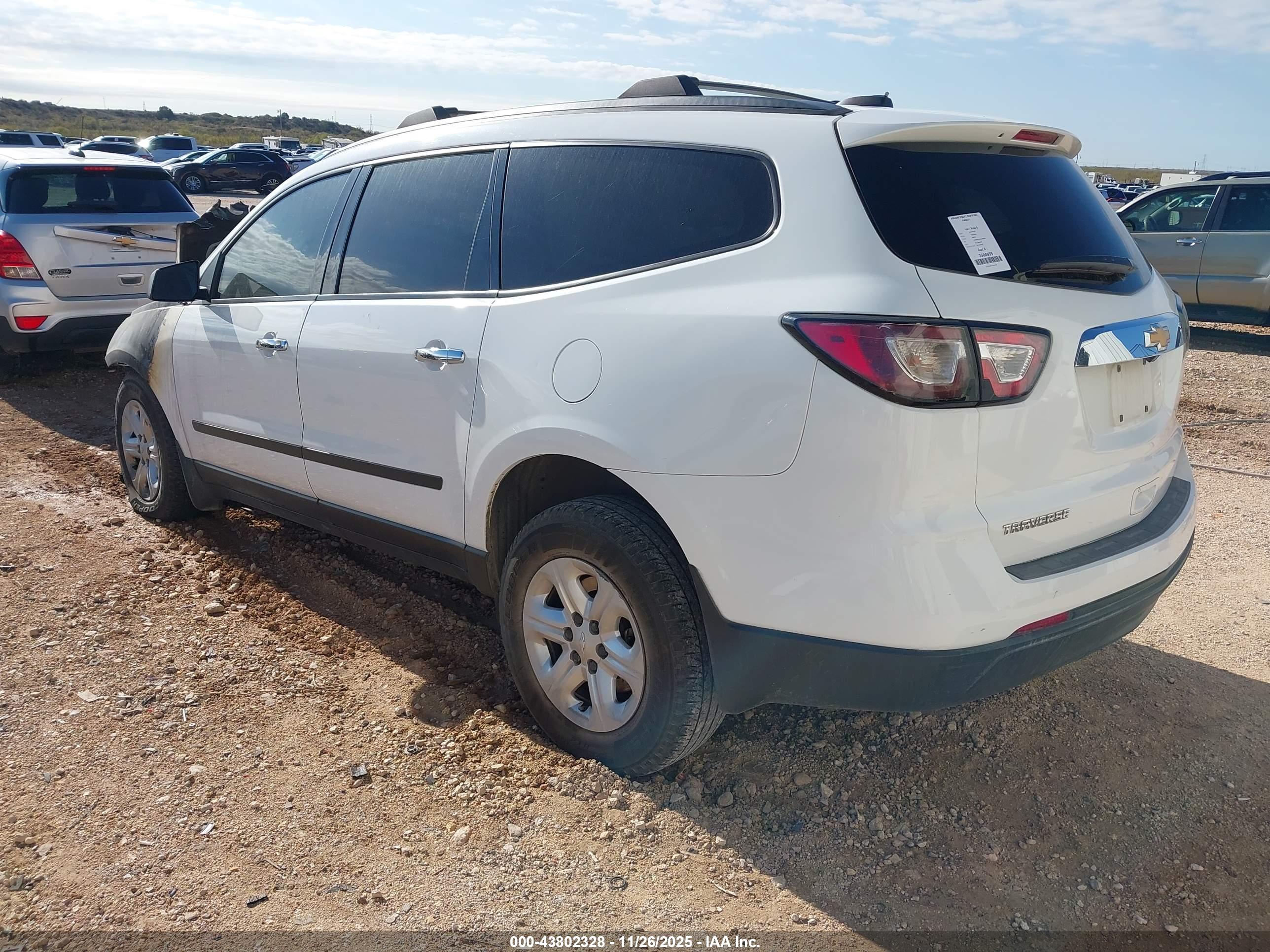 CHEVROLET TRAVERSE image 3