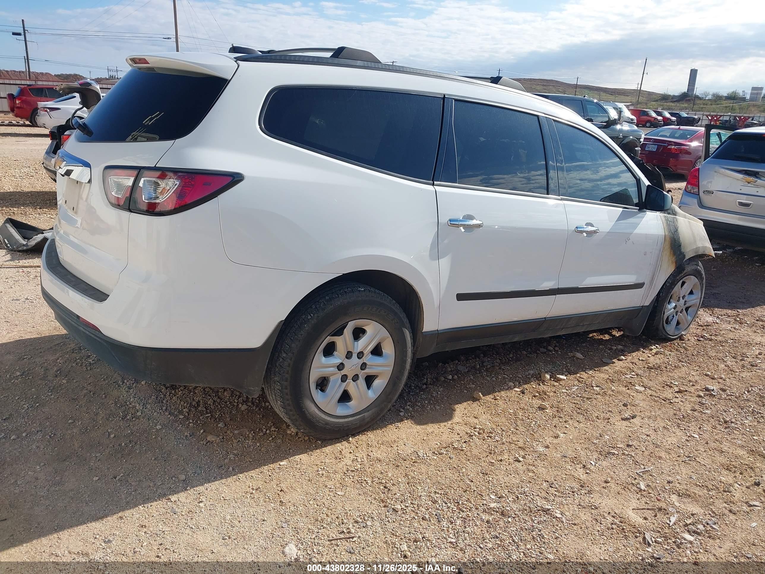 CHEVROLET TRAVERSE image 4