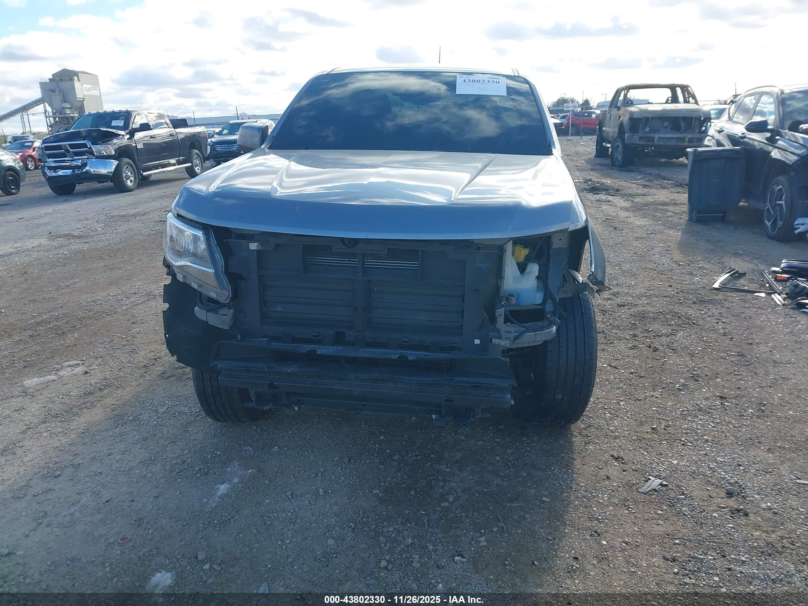CHEVROLET COLORADO image 6
