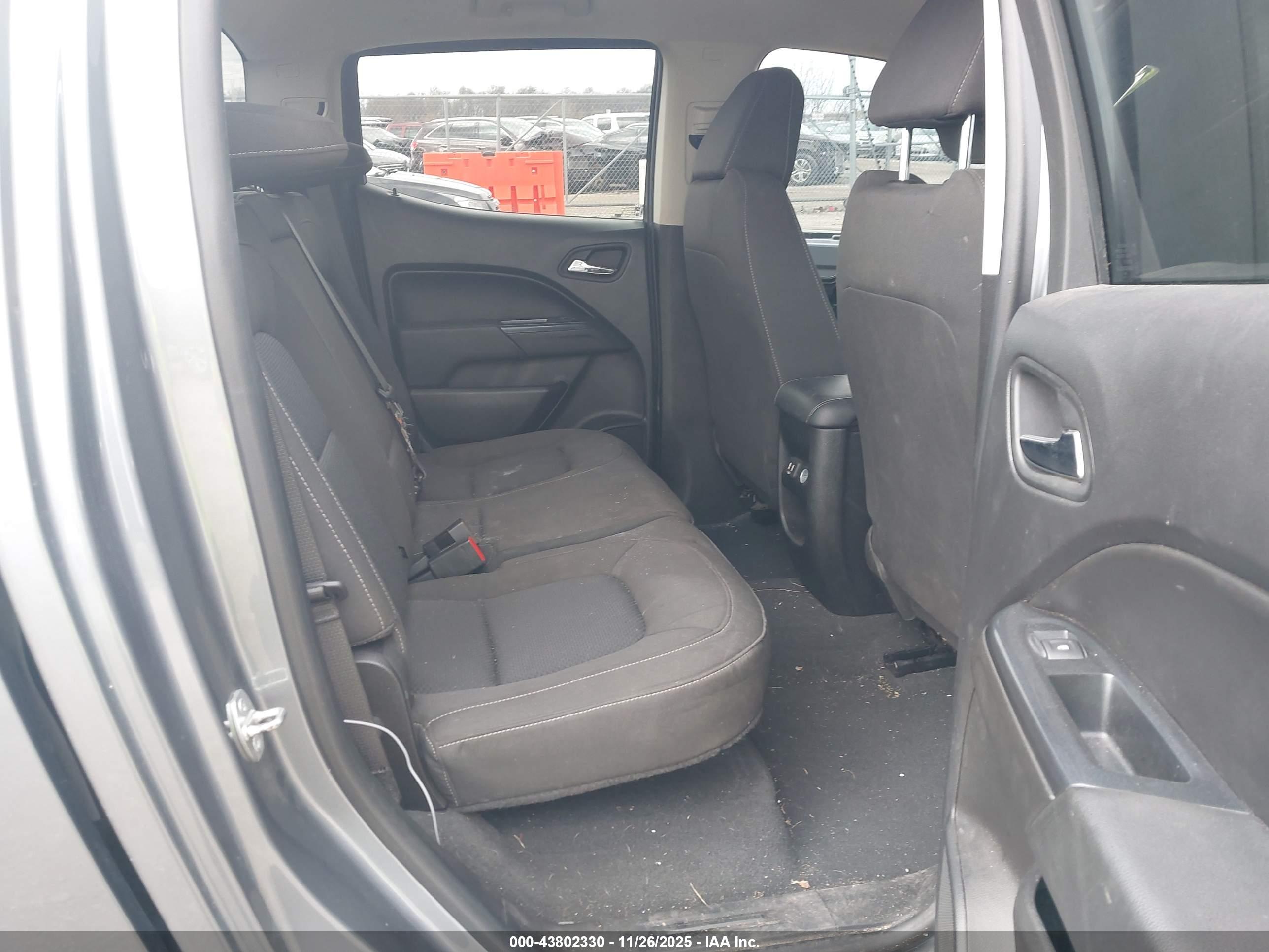CHEVROLET COLORADO image 8