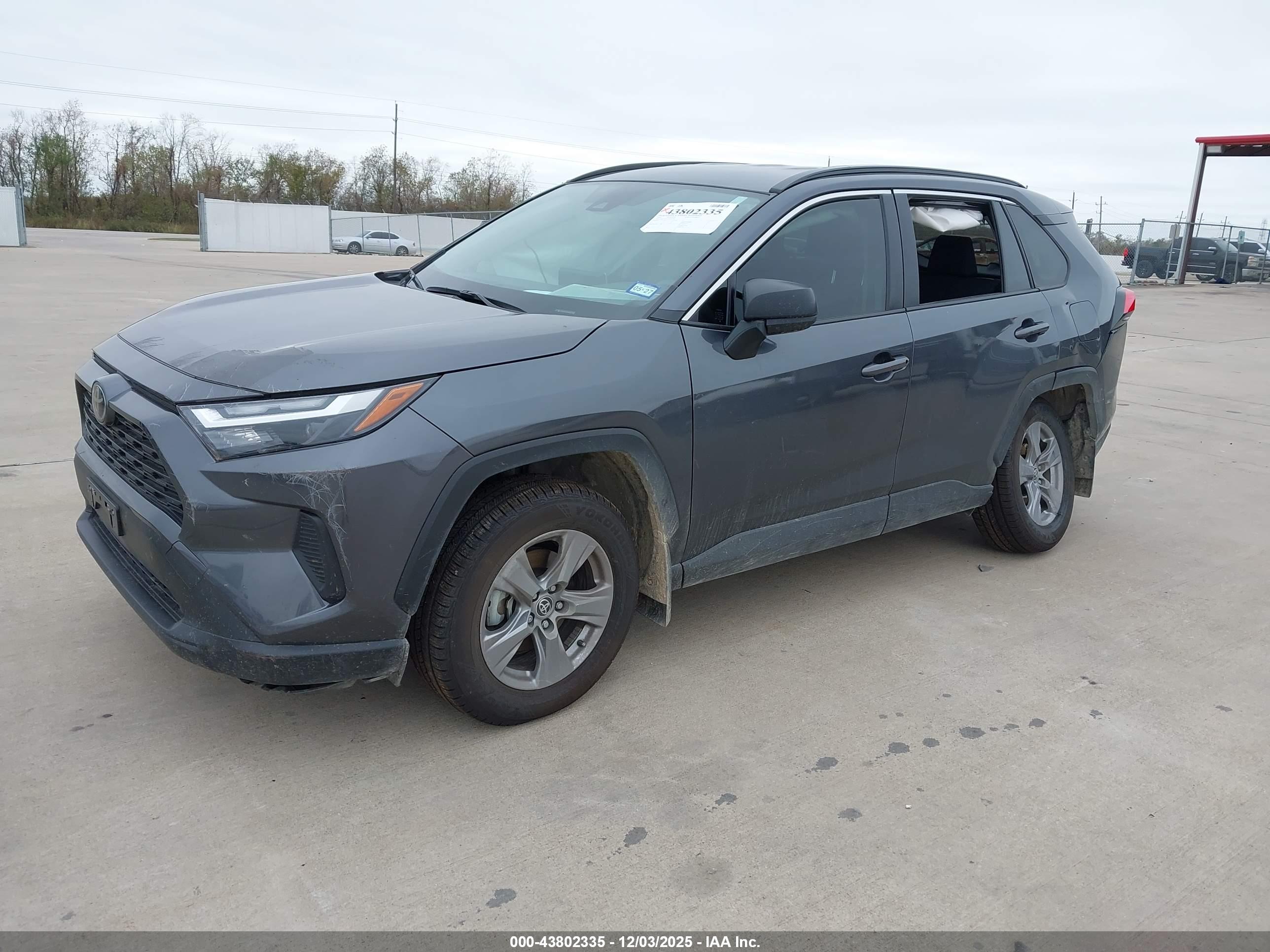 TOYOTA RAV4 image 2