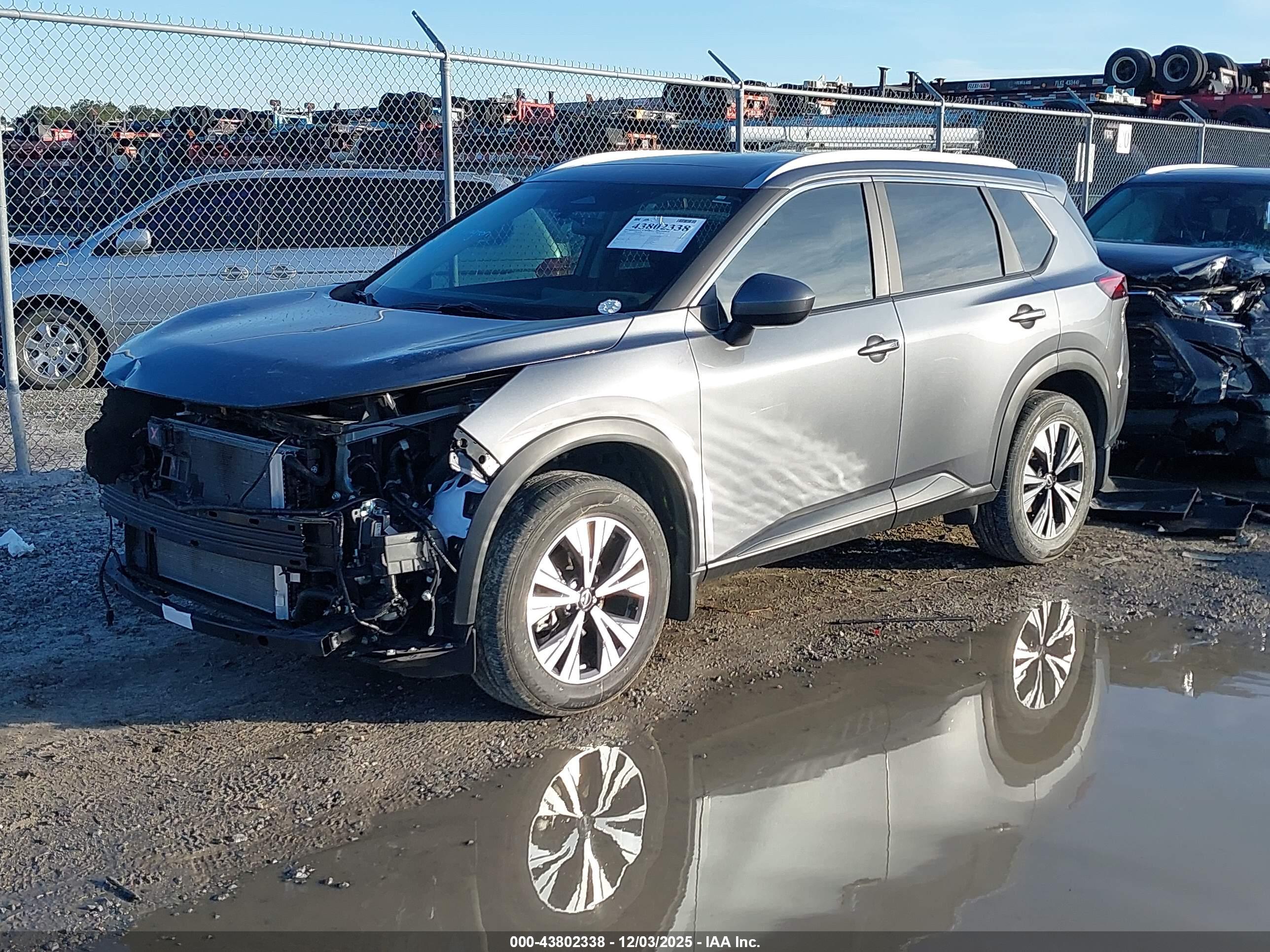 NISSAN ROGUE image 2