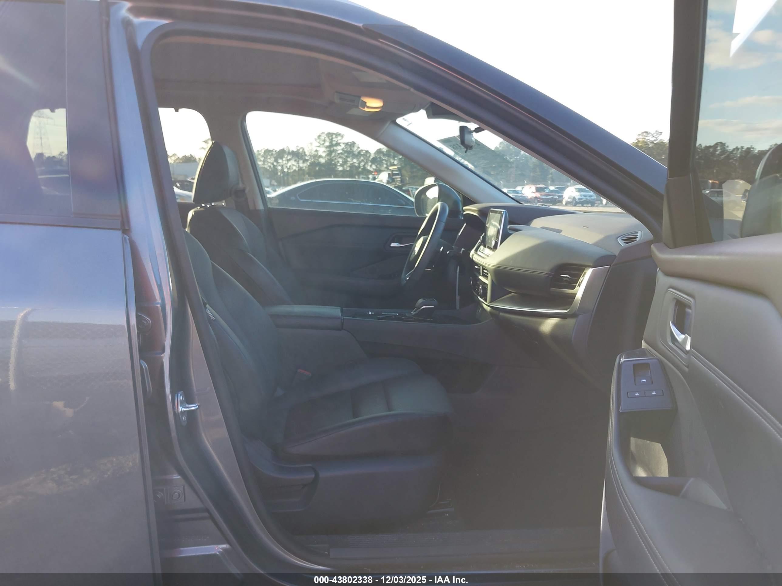 NISSAN ROGUE image 5