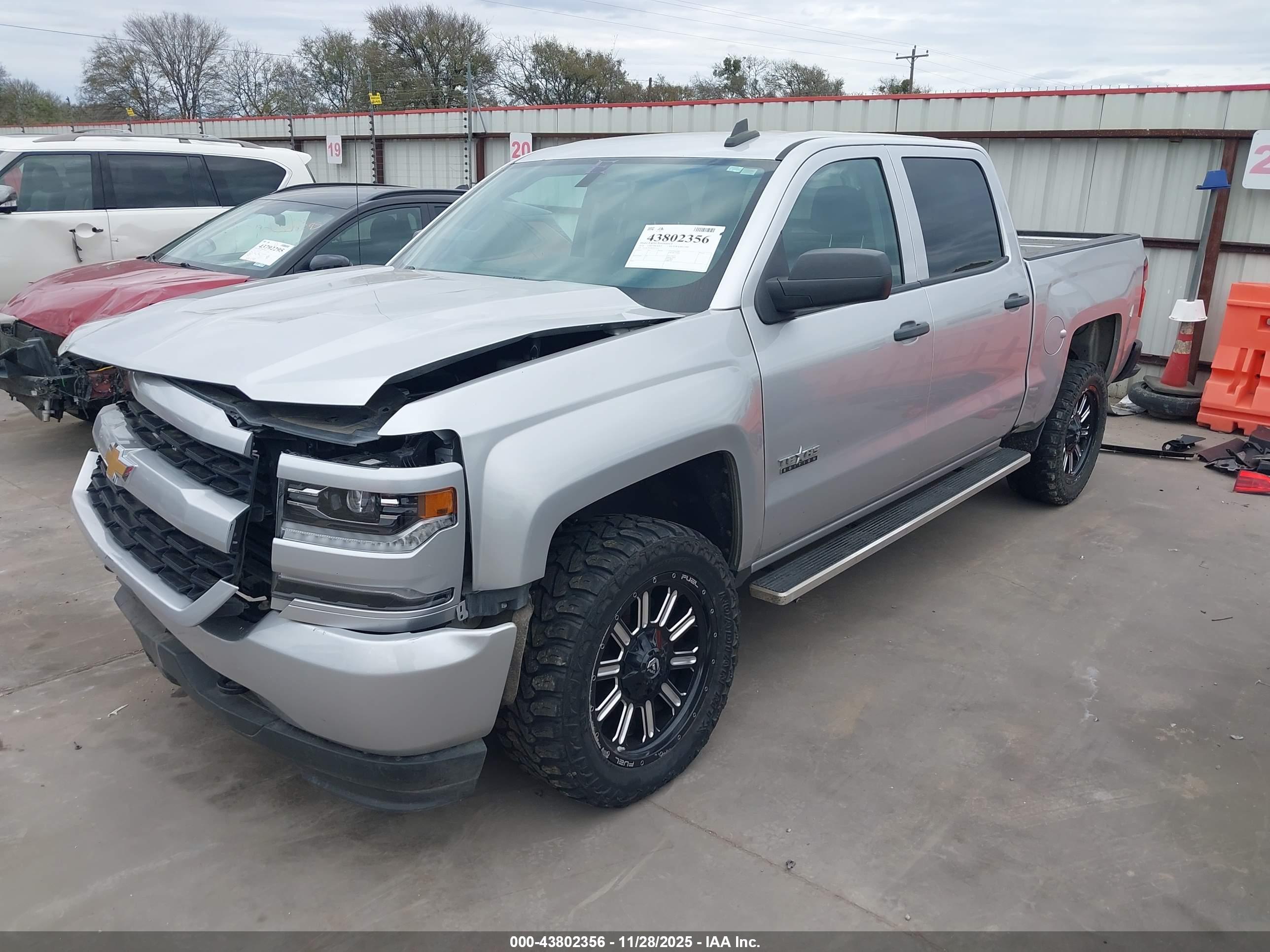 CHEVROLET SILVERADO image 2