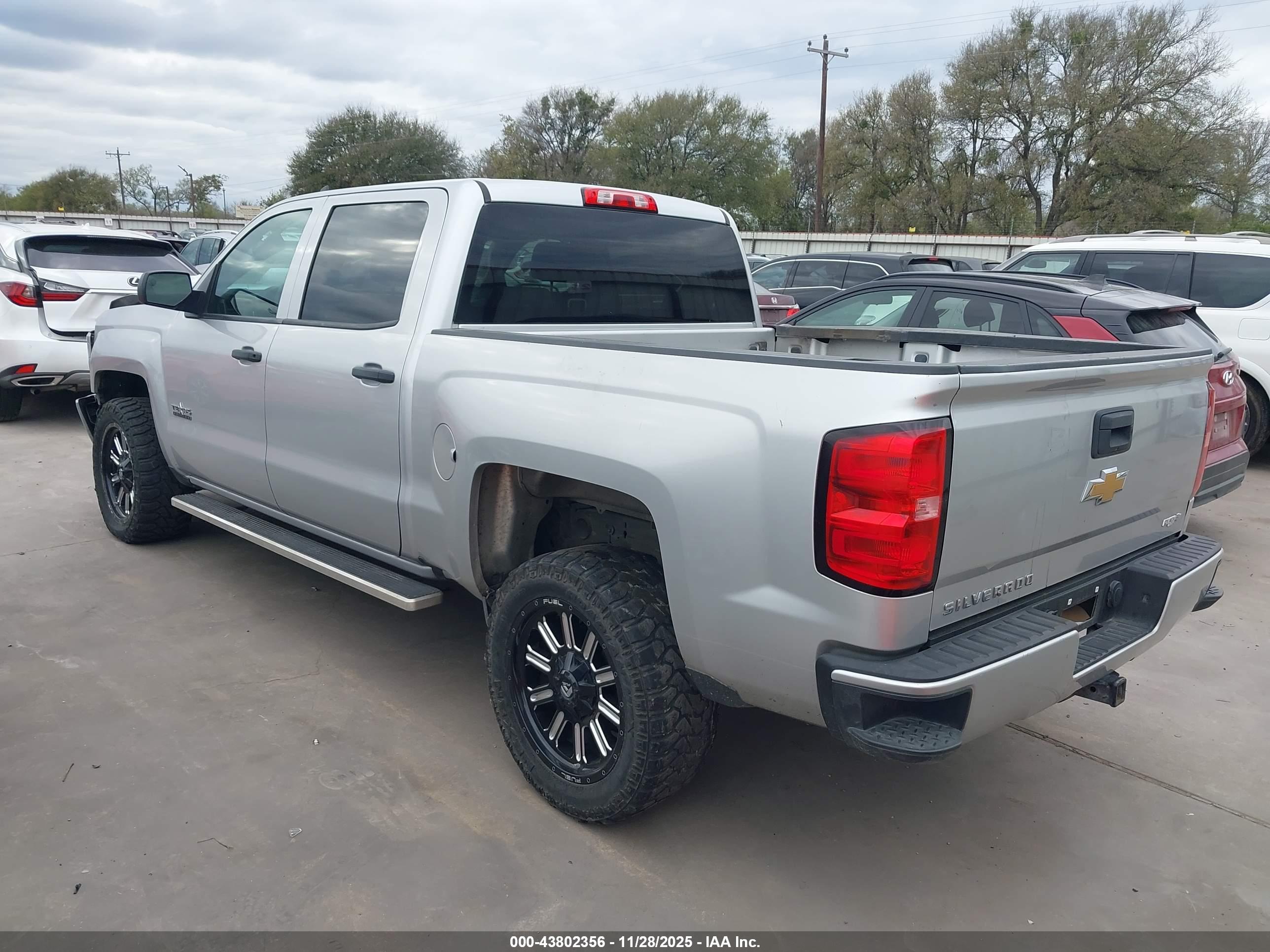 CHEVROLET SILVERADO image 3