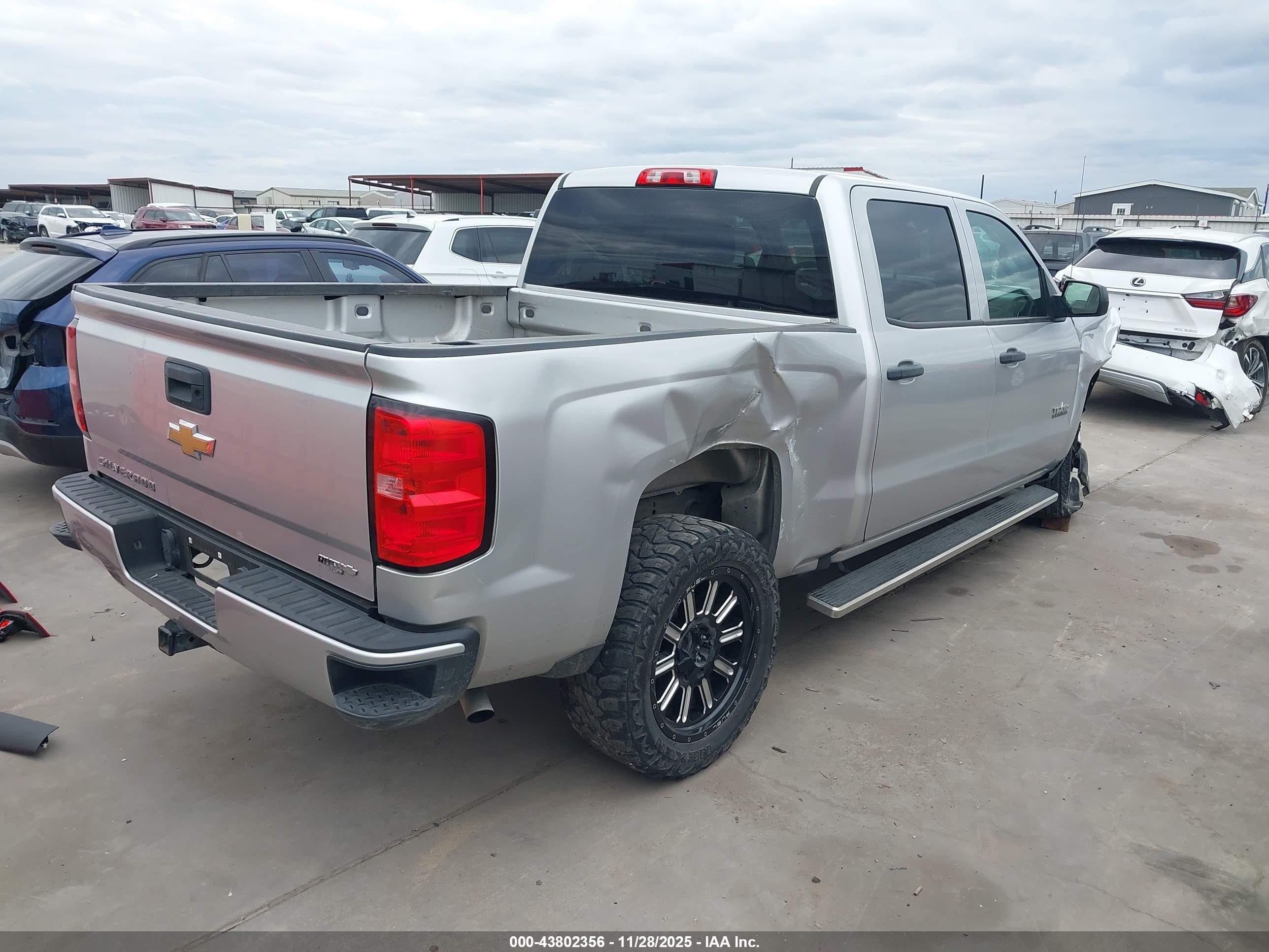CHEVROLET SILVERADO image 4