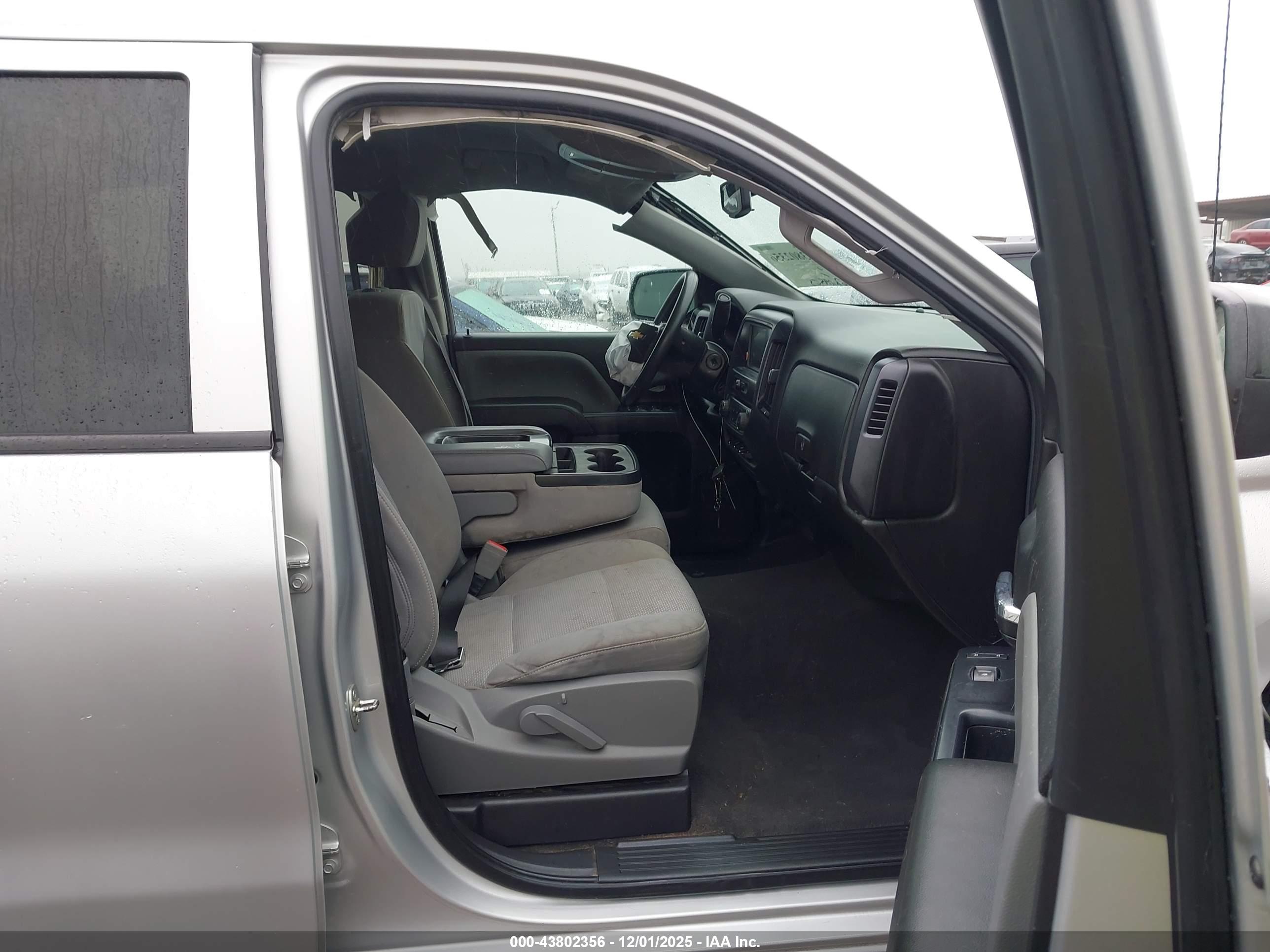 CHEVROLET SILVERADO image 5