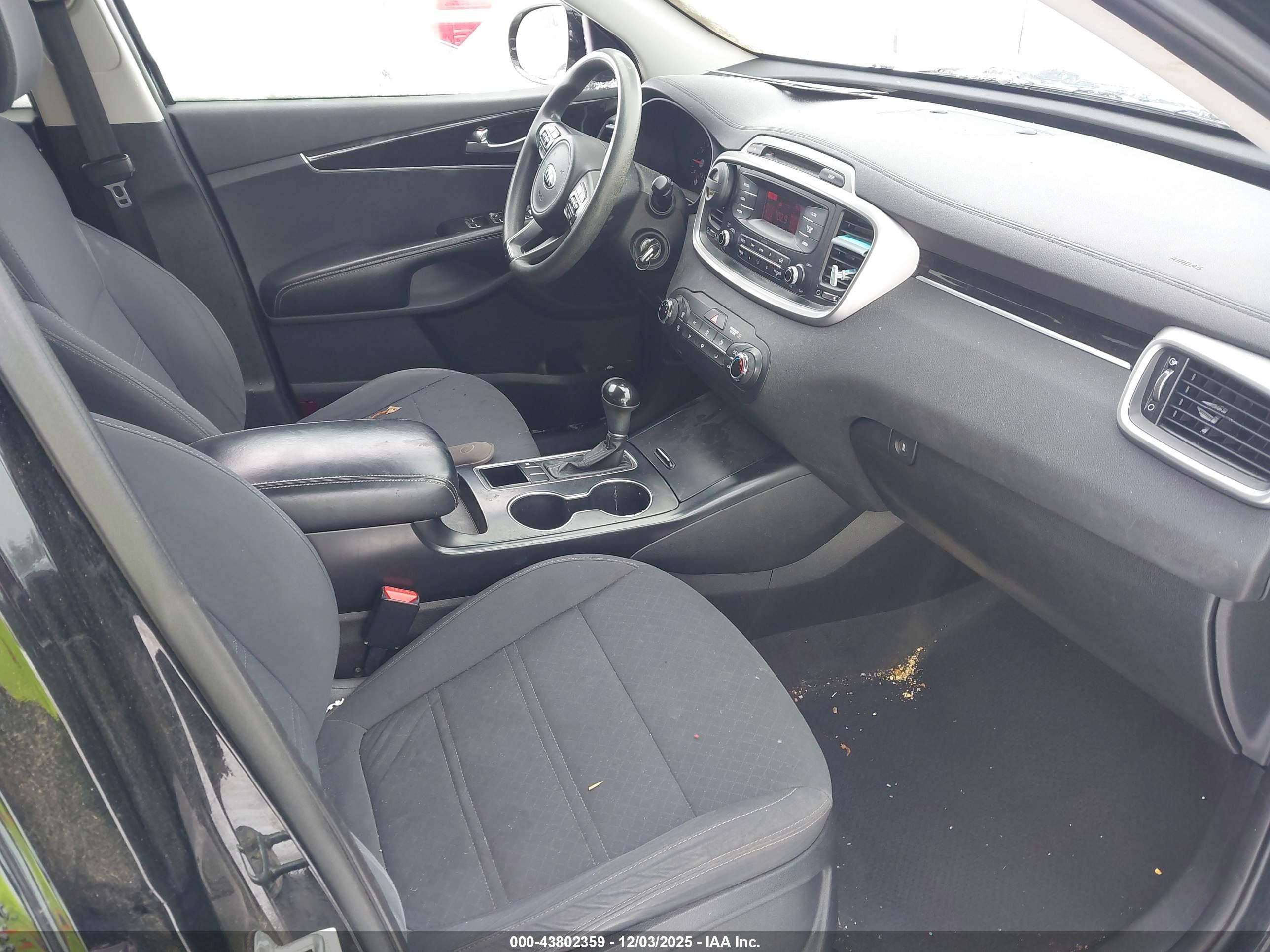 KIA SORENTO image 5