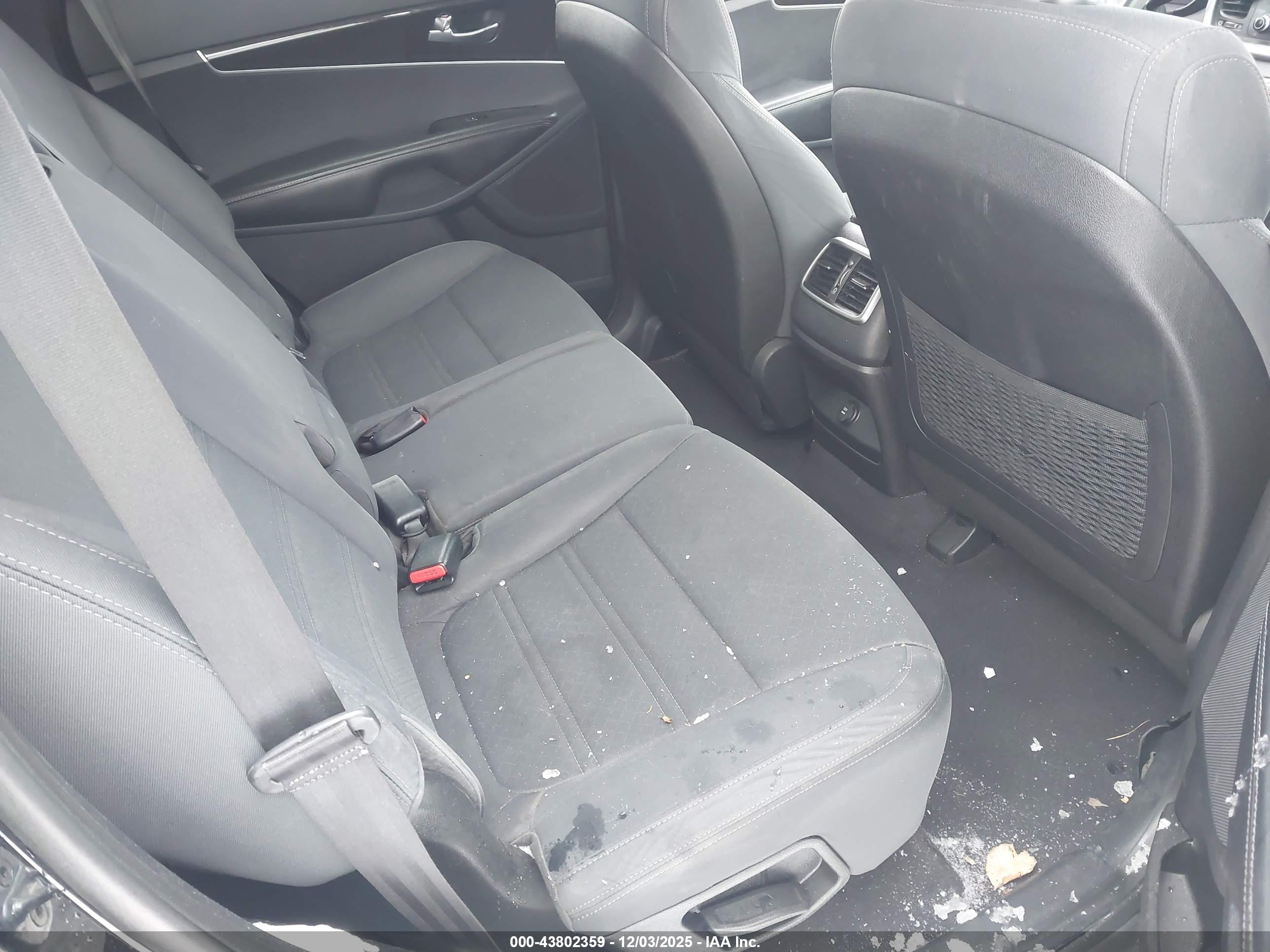 KIA SORENTO image 8