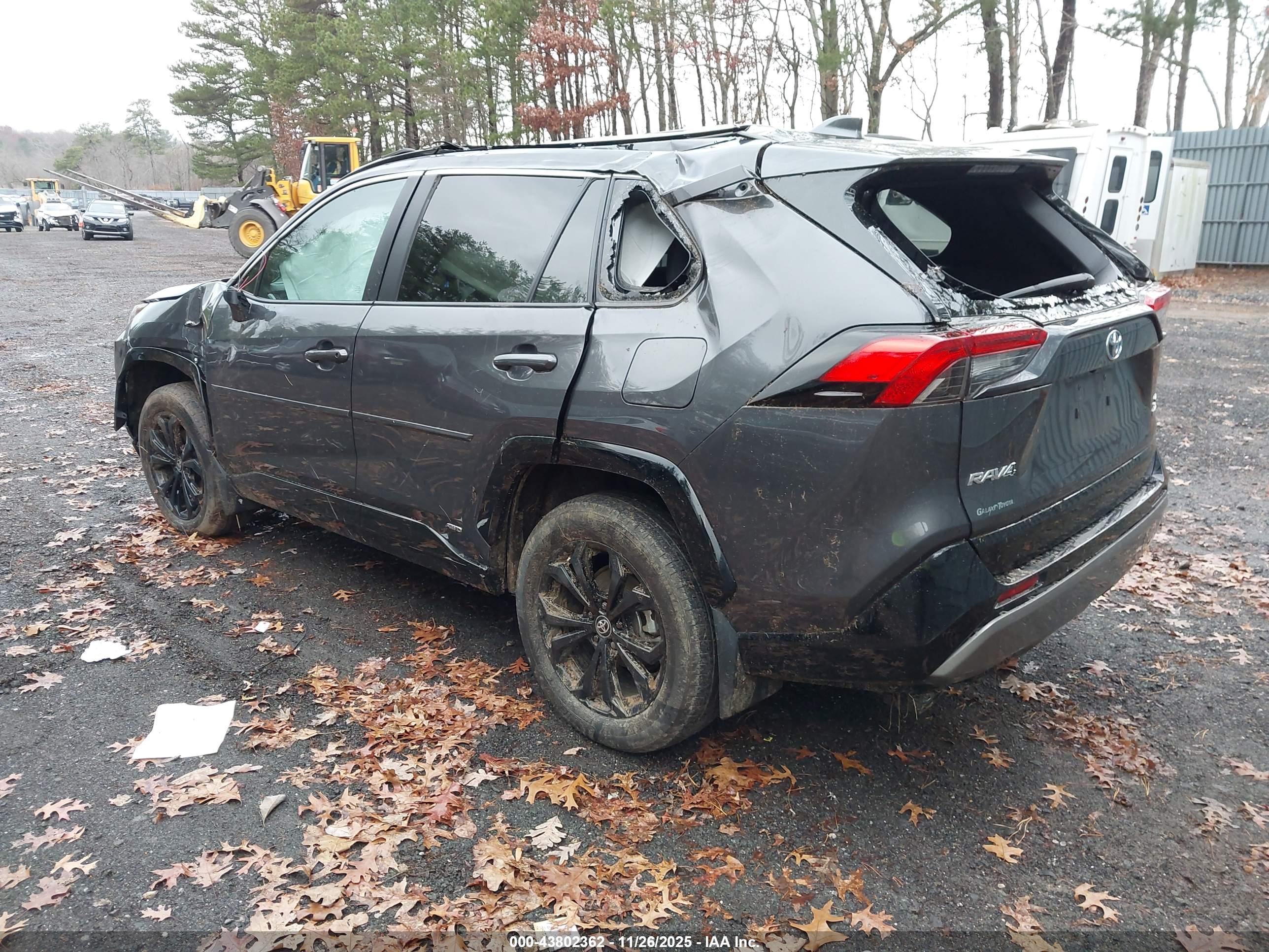 TOYOTA RAV4 image 3