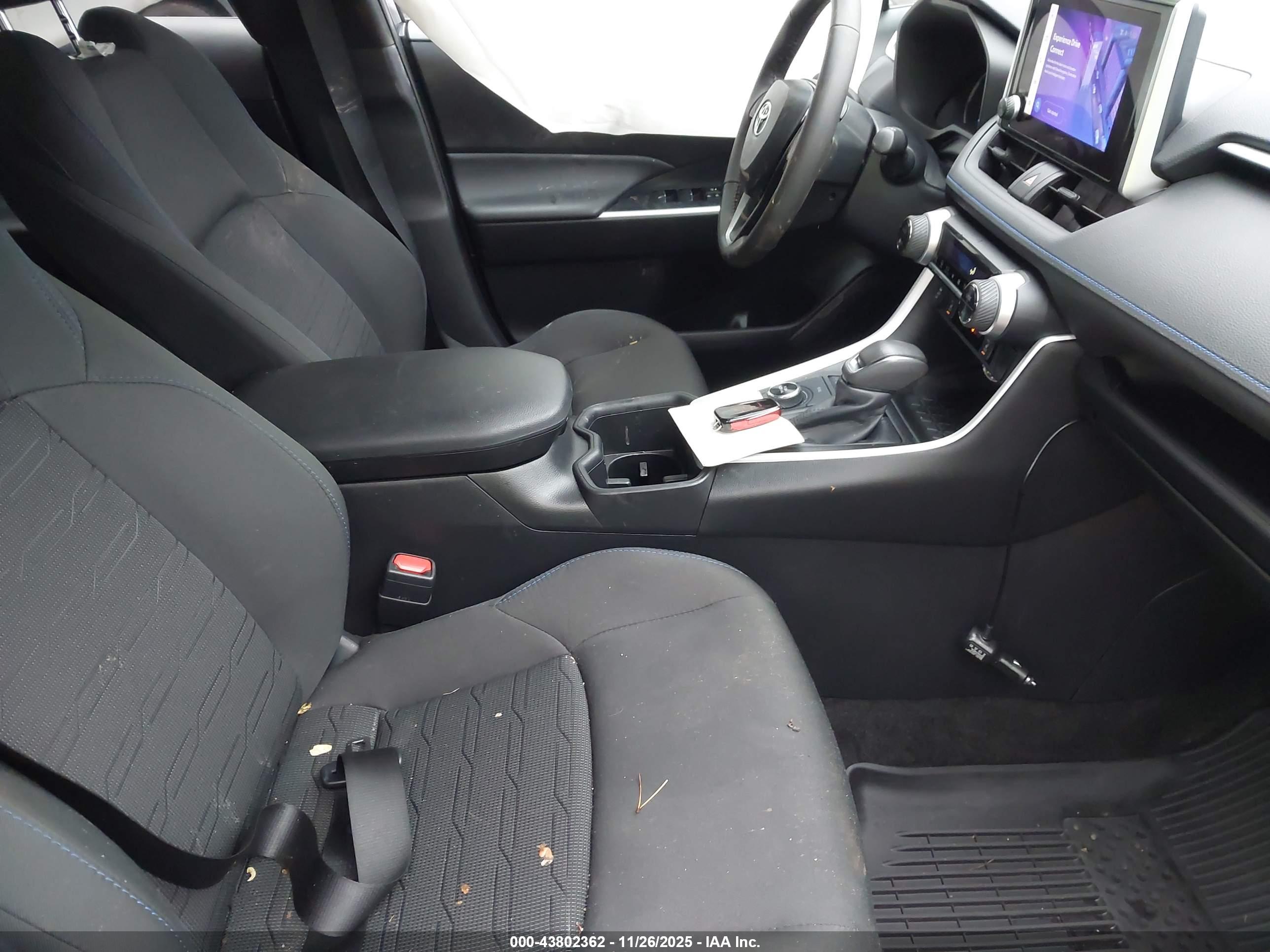 TOYOTA RAV4 image 5