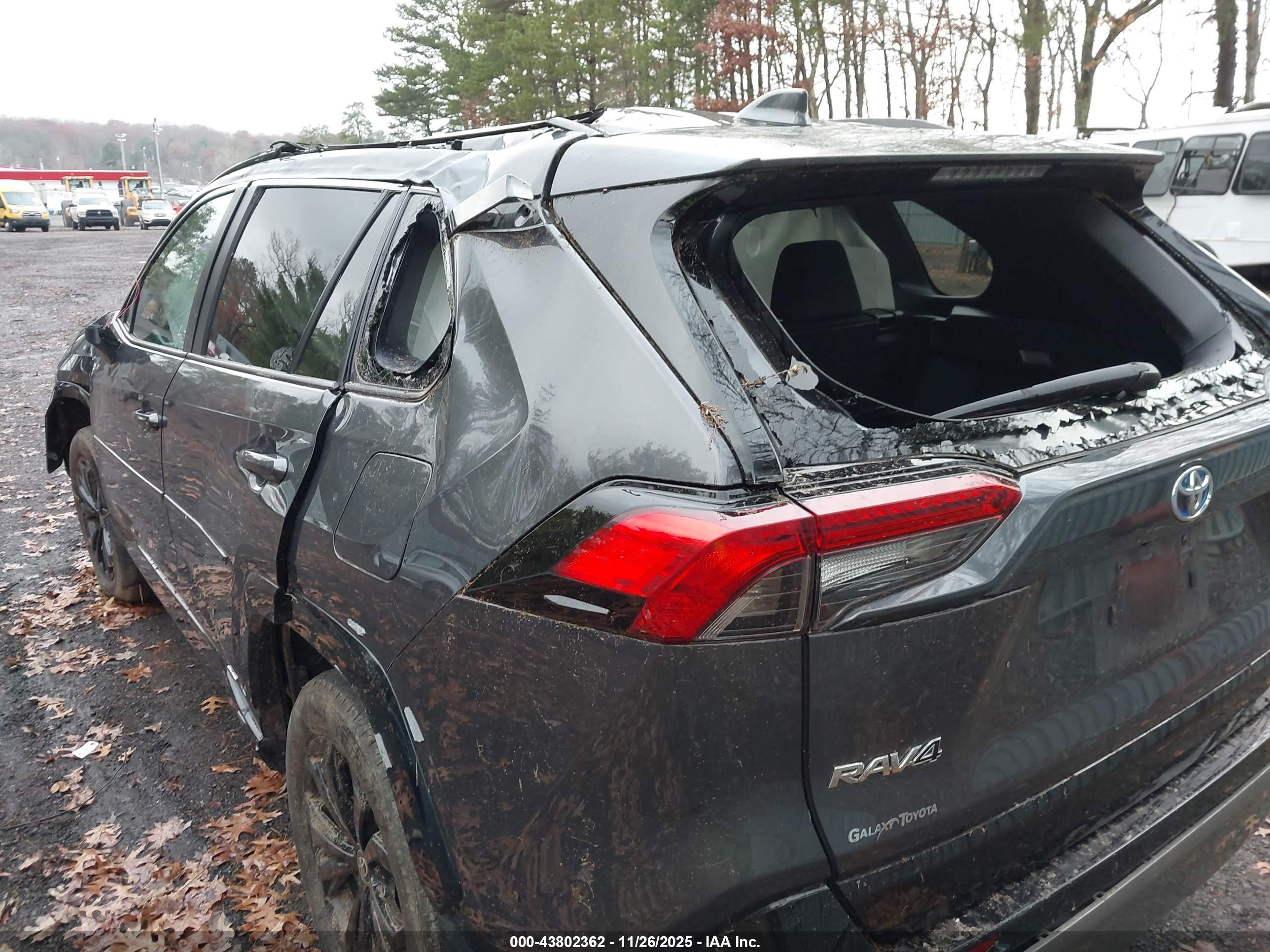 TOYOTA RAV4 image 6
