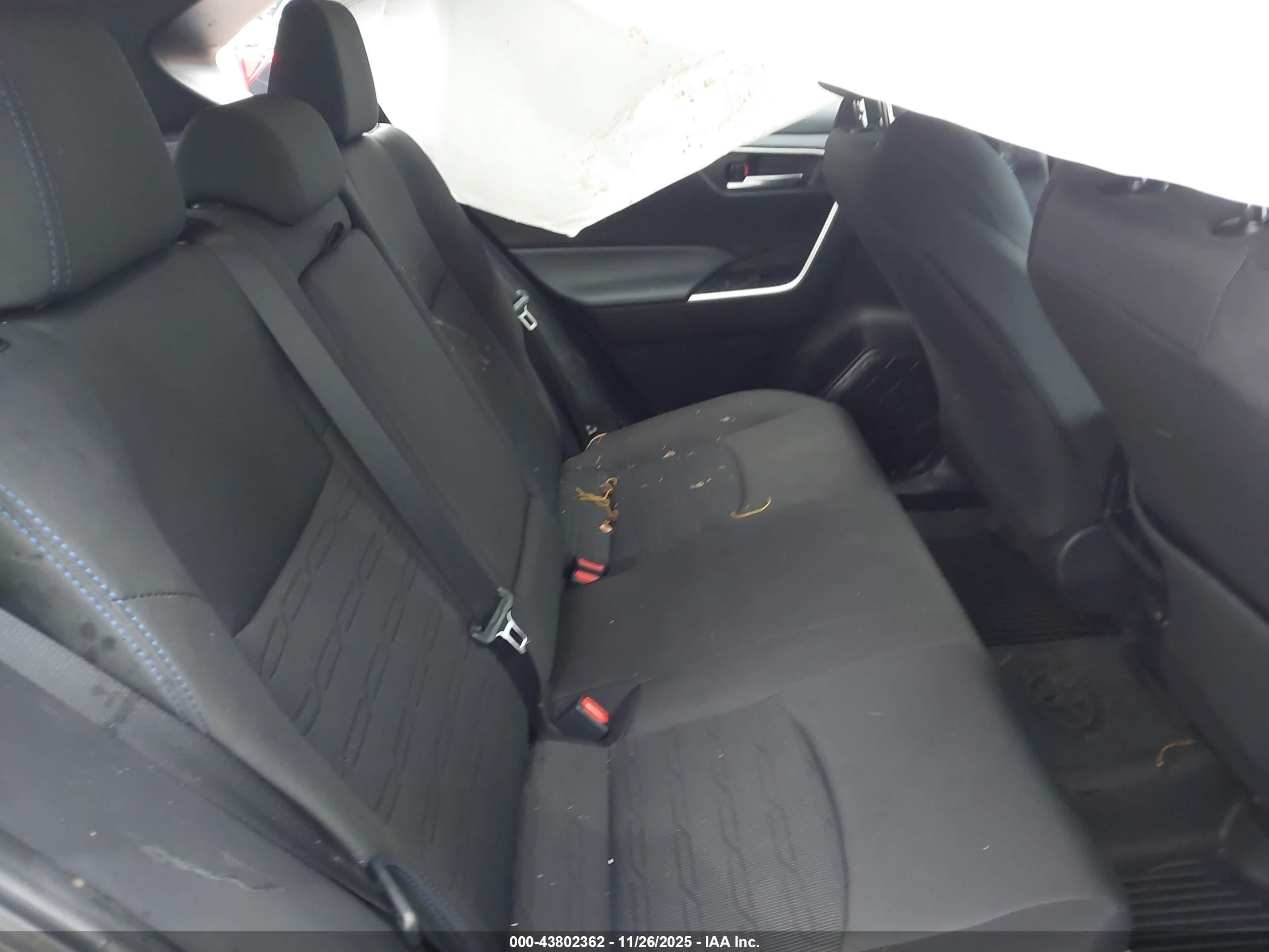 TOYOTA RAV4 image 8