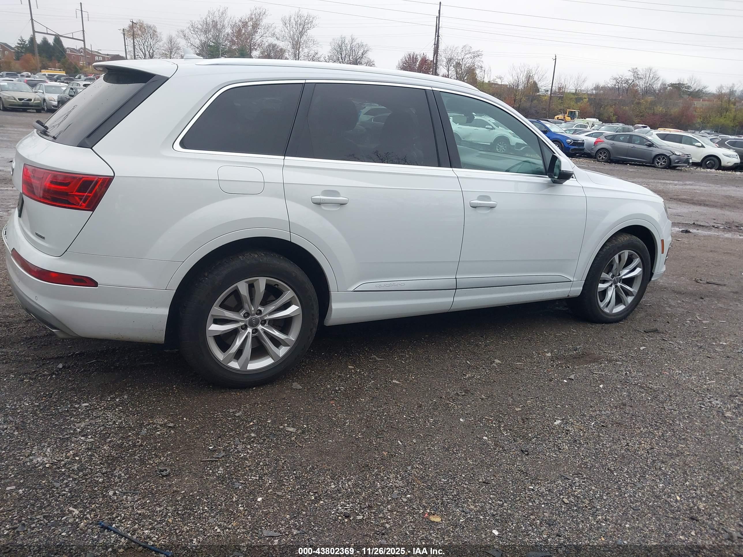 AUDI Q7 image 4