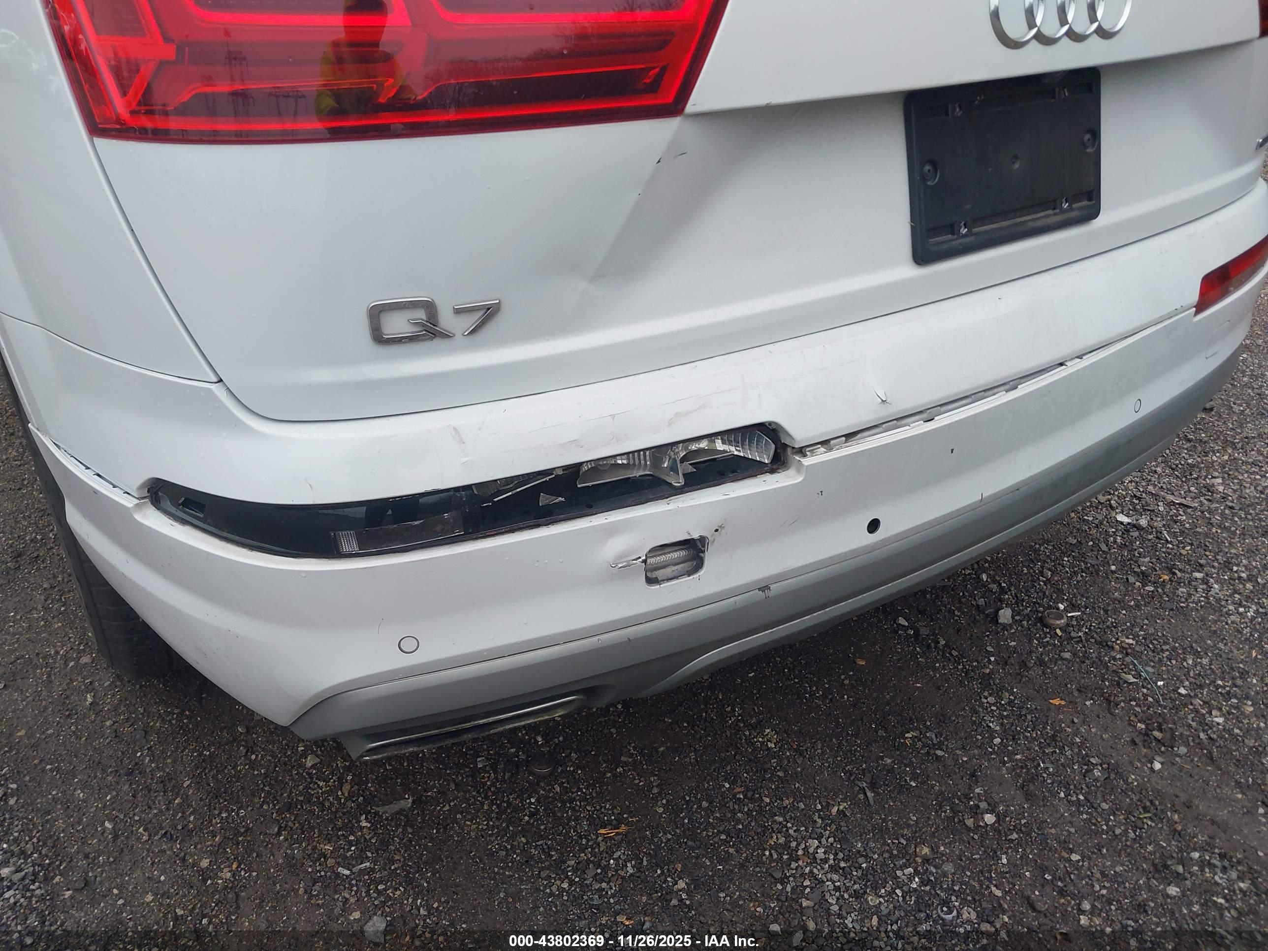 AUDI Q7 image 6