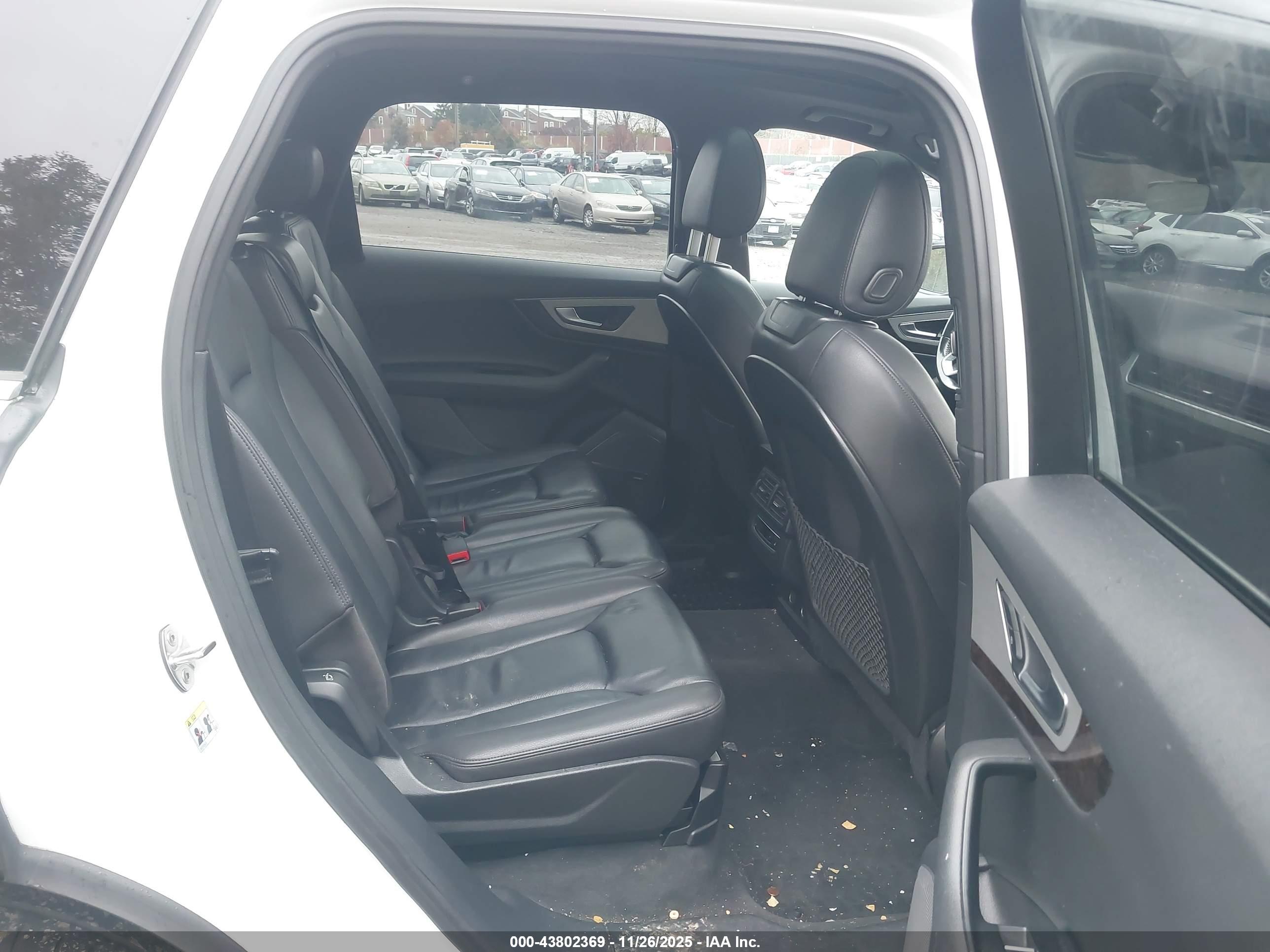 AUDI Q7 image 8