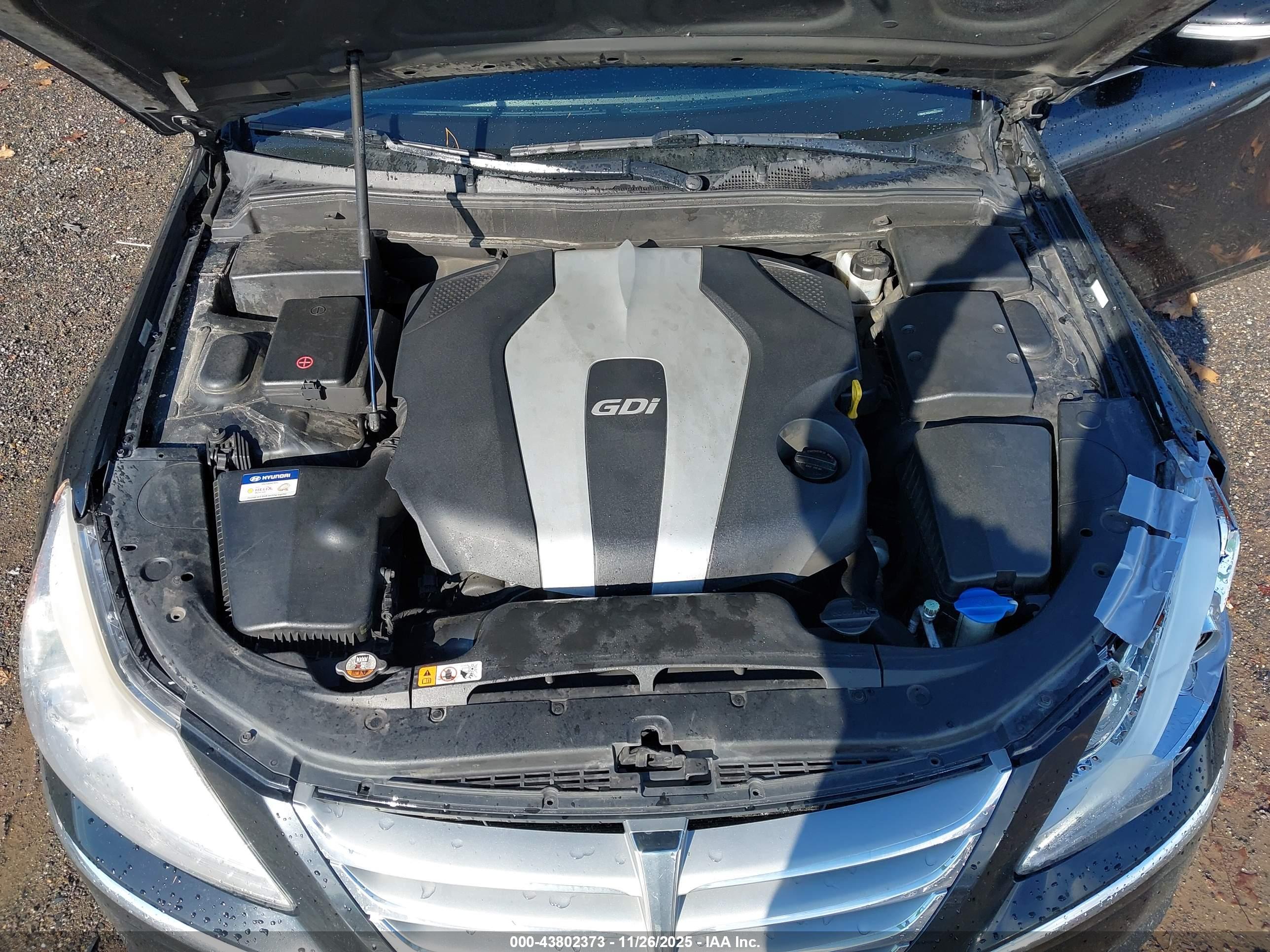 HYUNDAI GENESIS image 10