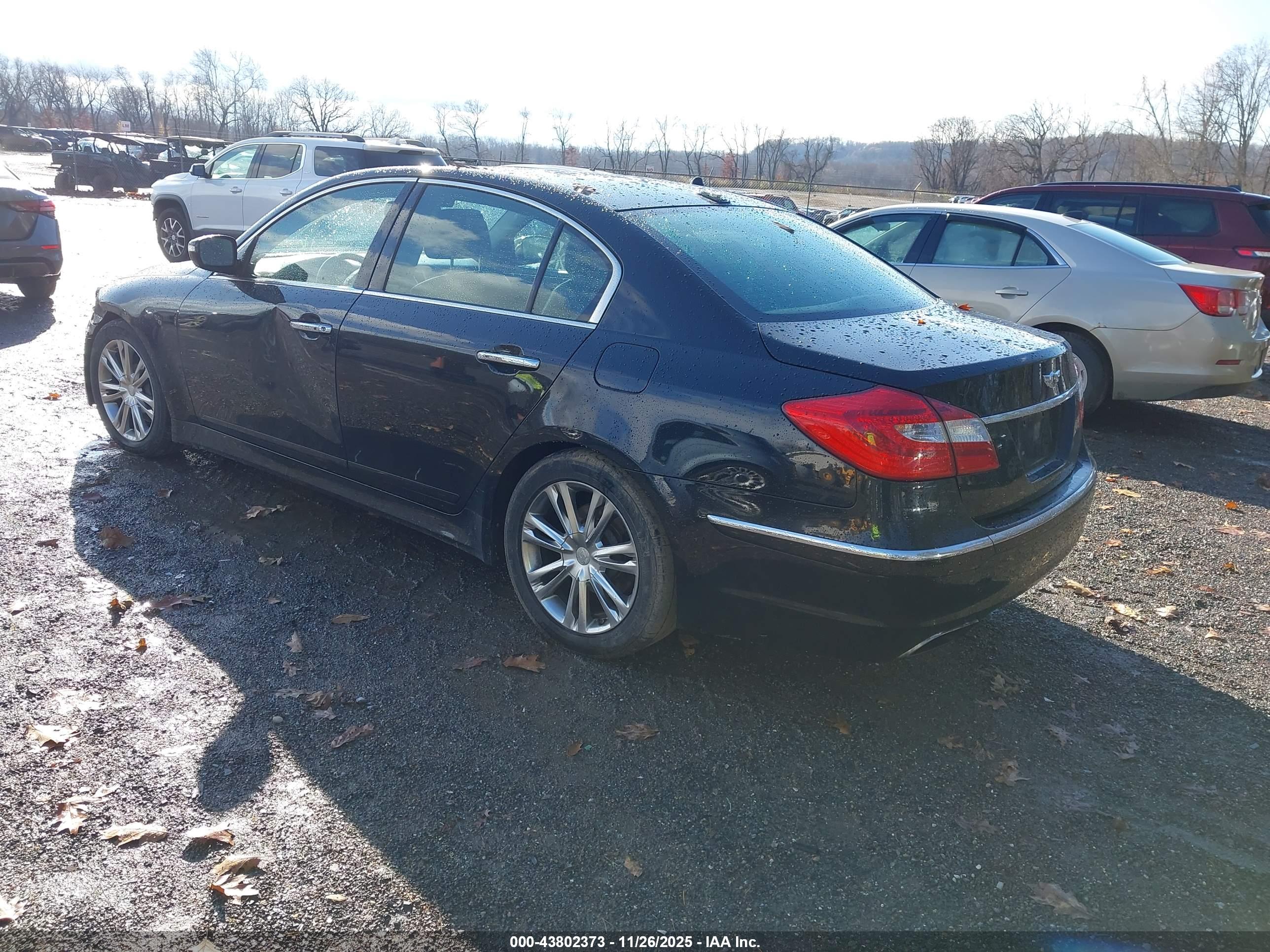 HYUNDAI GENESIS image 3
