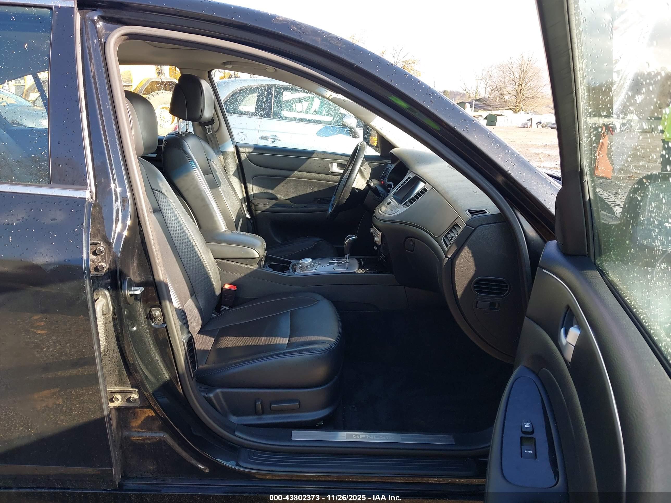 HYUNDAI GENESIS image 5