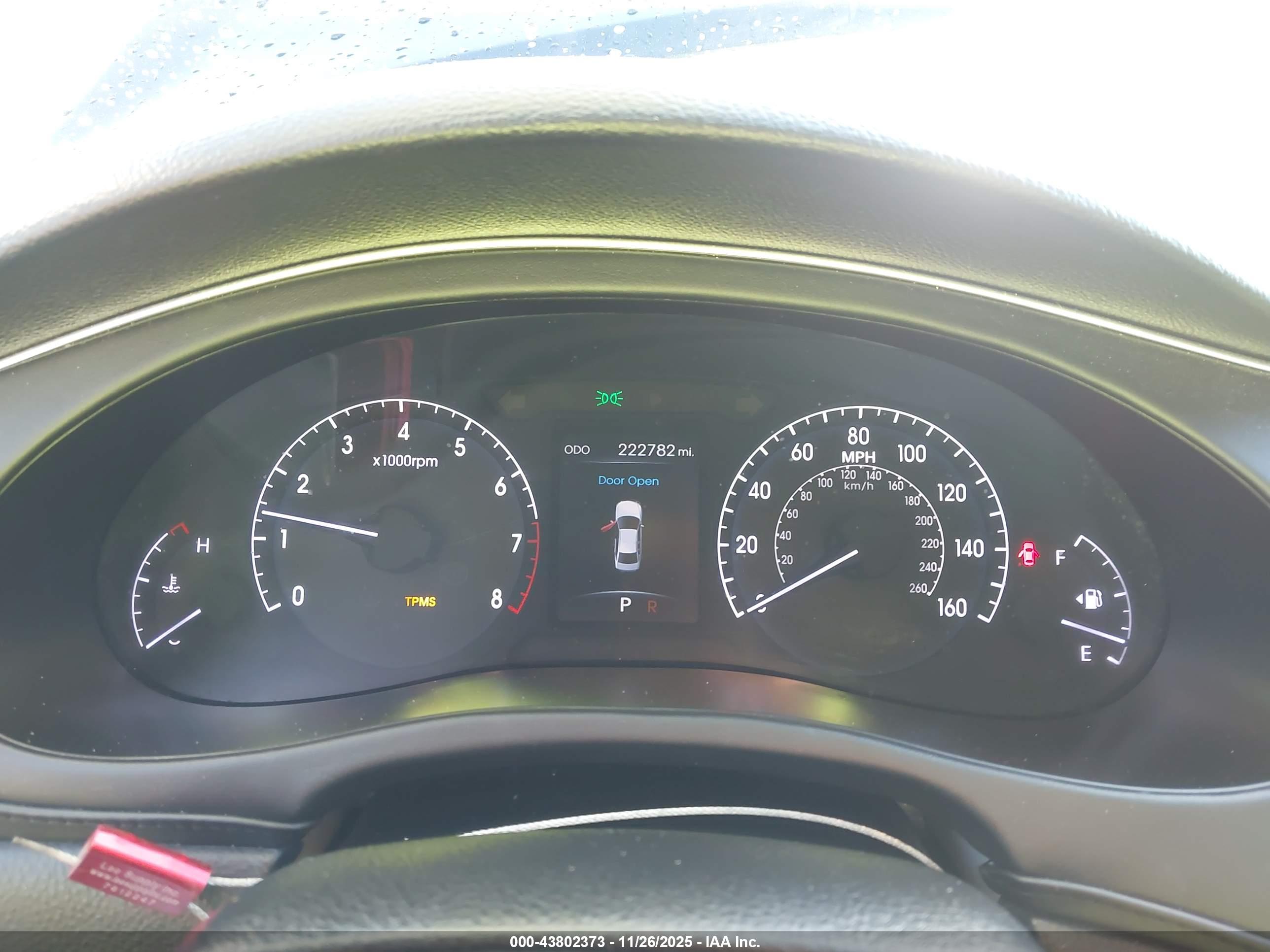 HYUNDAI GENESIS image 7