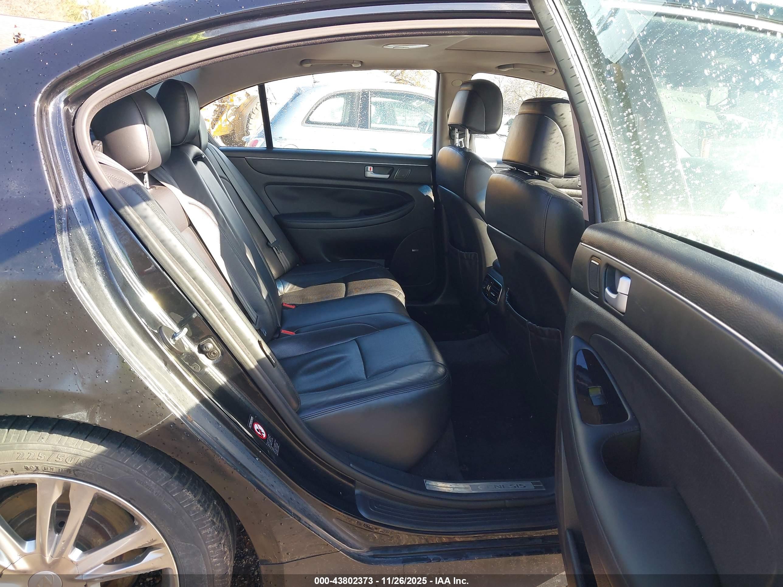HYUNDAI GENESIS image 8