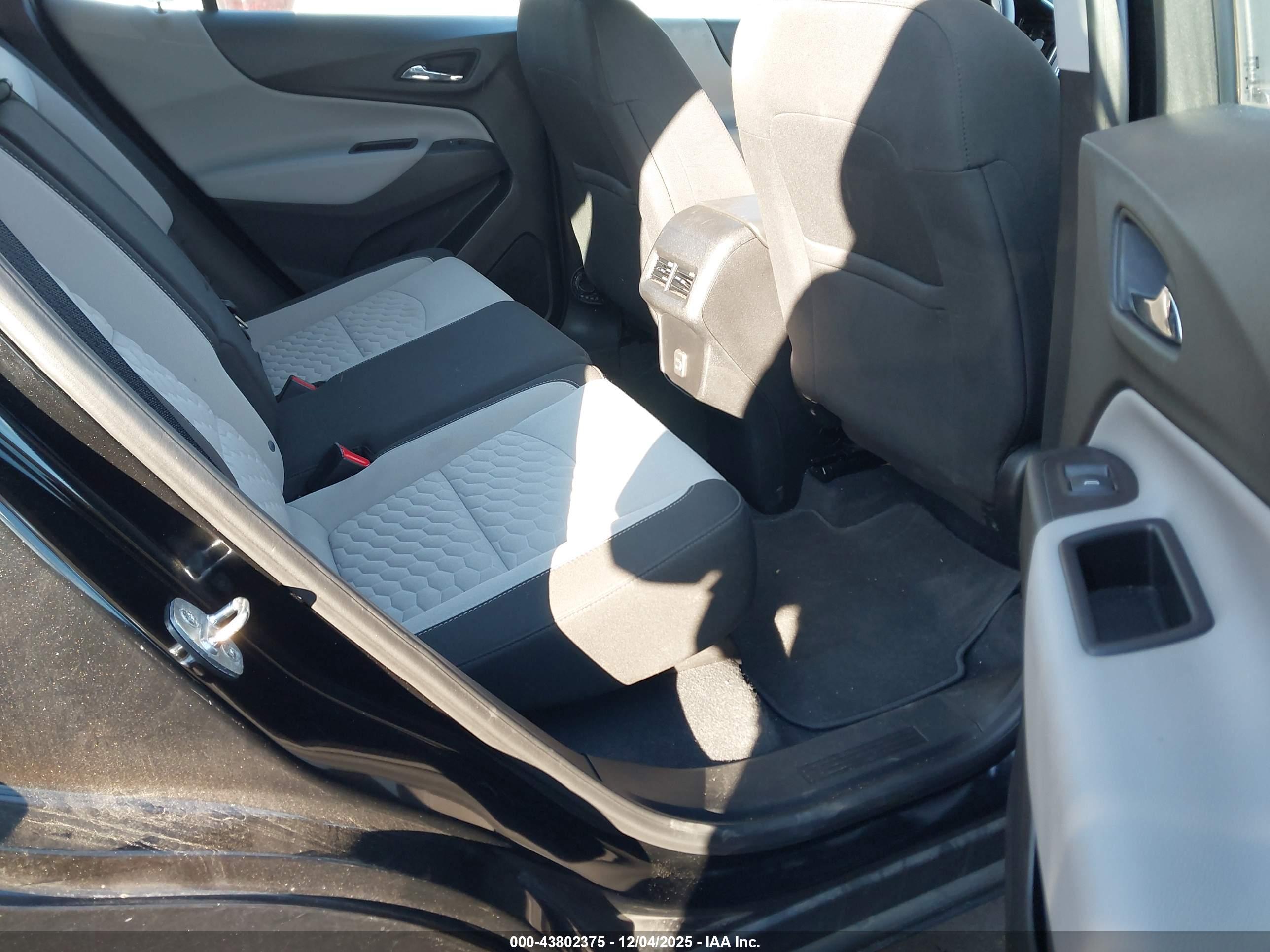 CHEVROLET EQUINOX image 8