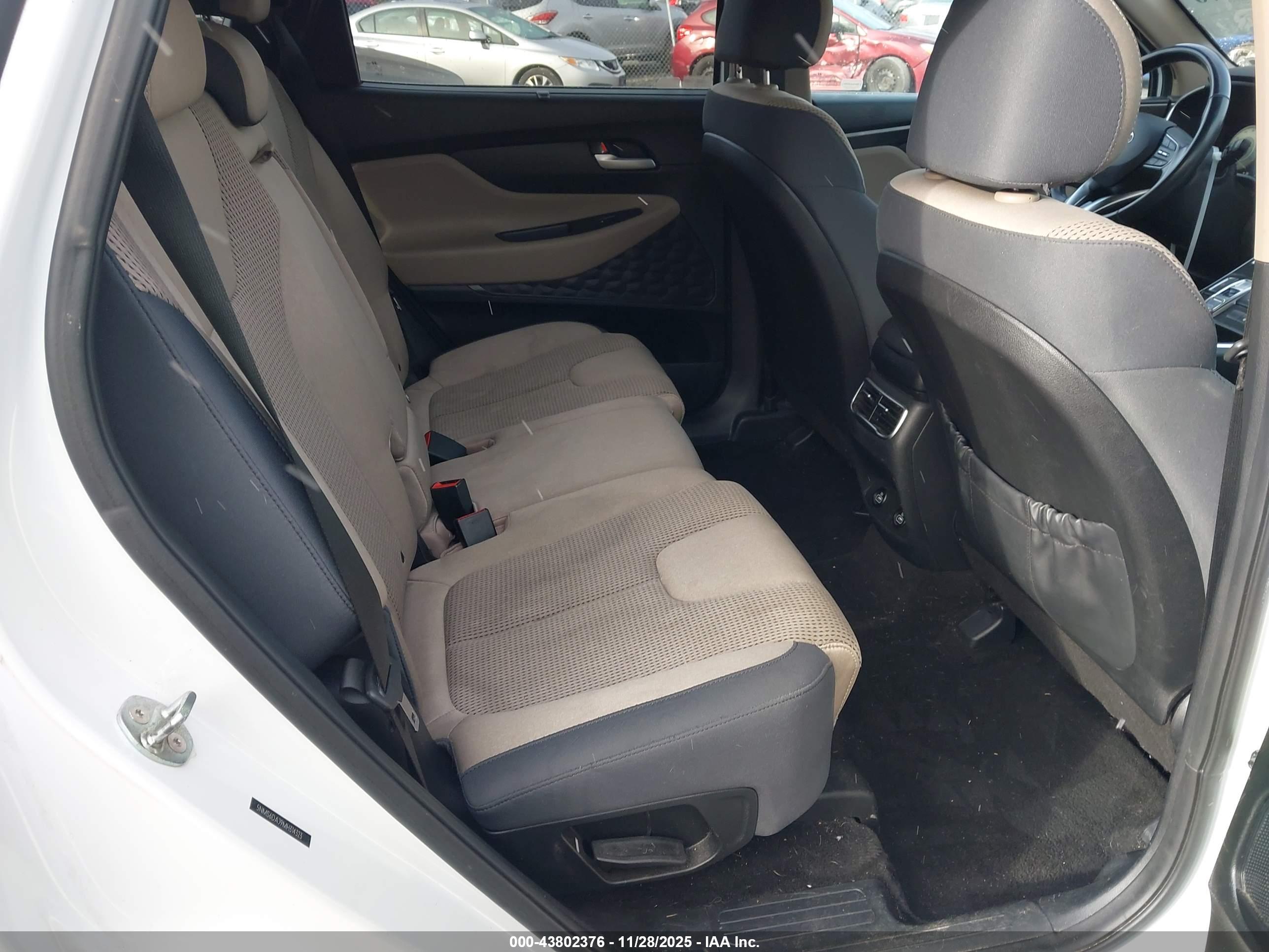HYUNDAI SANTA image 8
