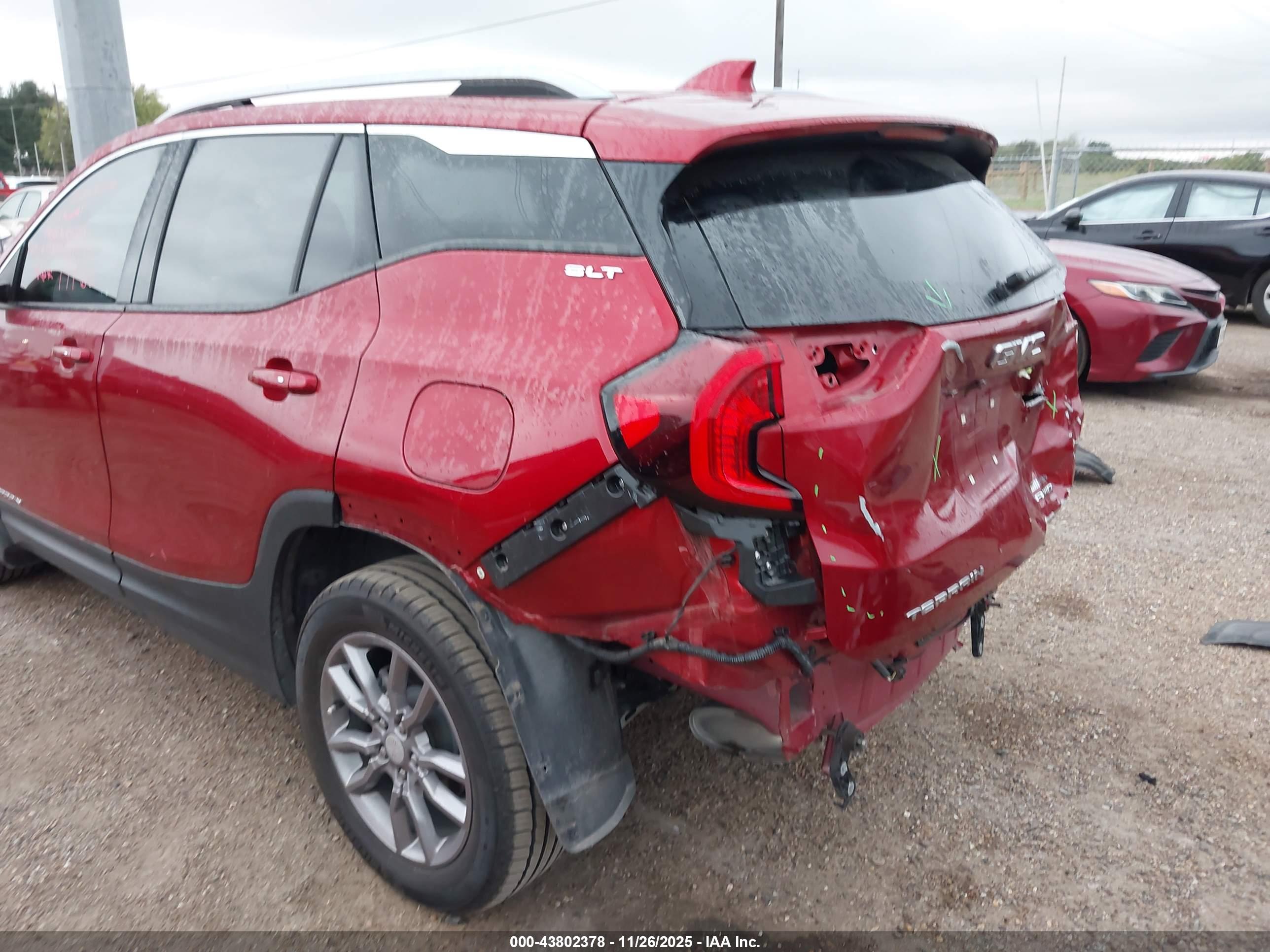 GMC TERRAIN image 6