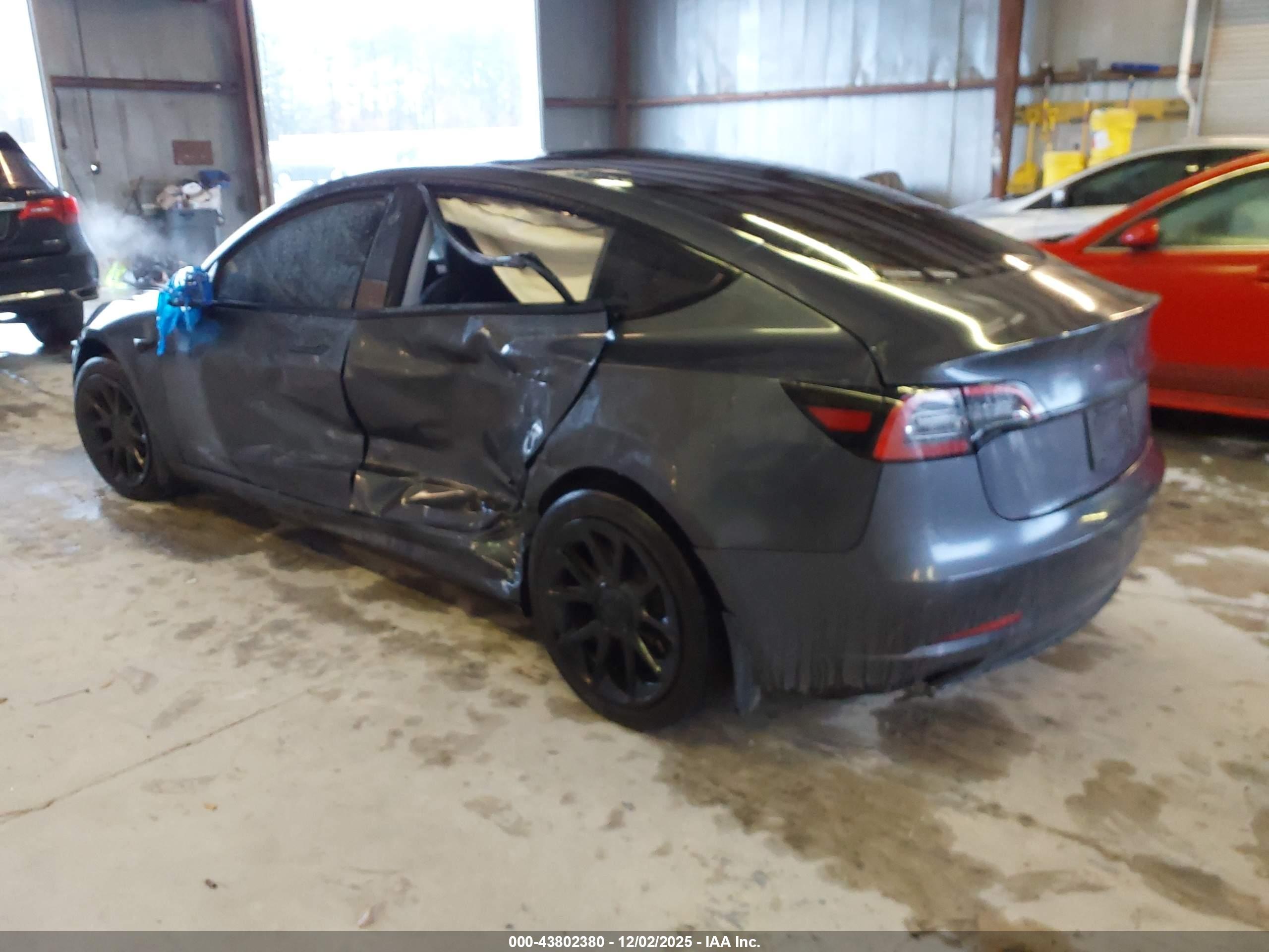 TESLA MODEL image 3