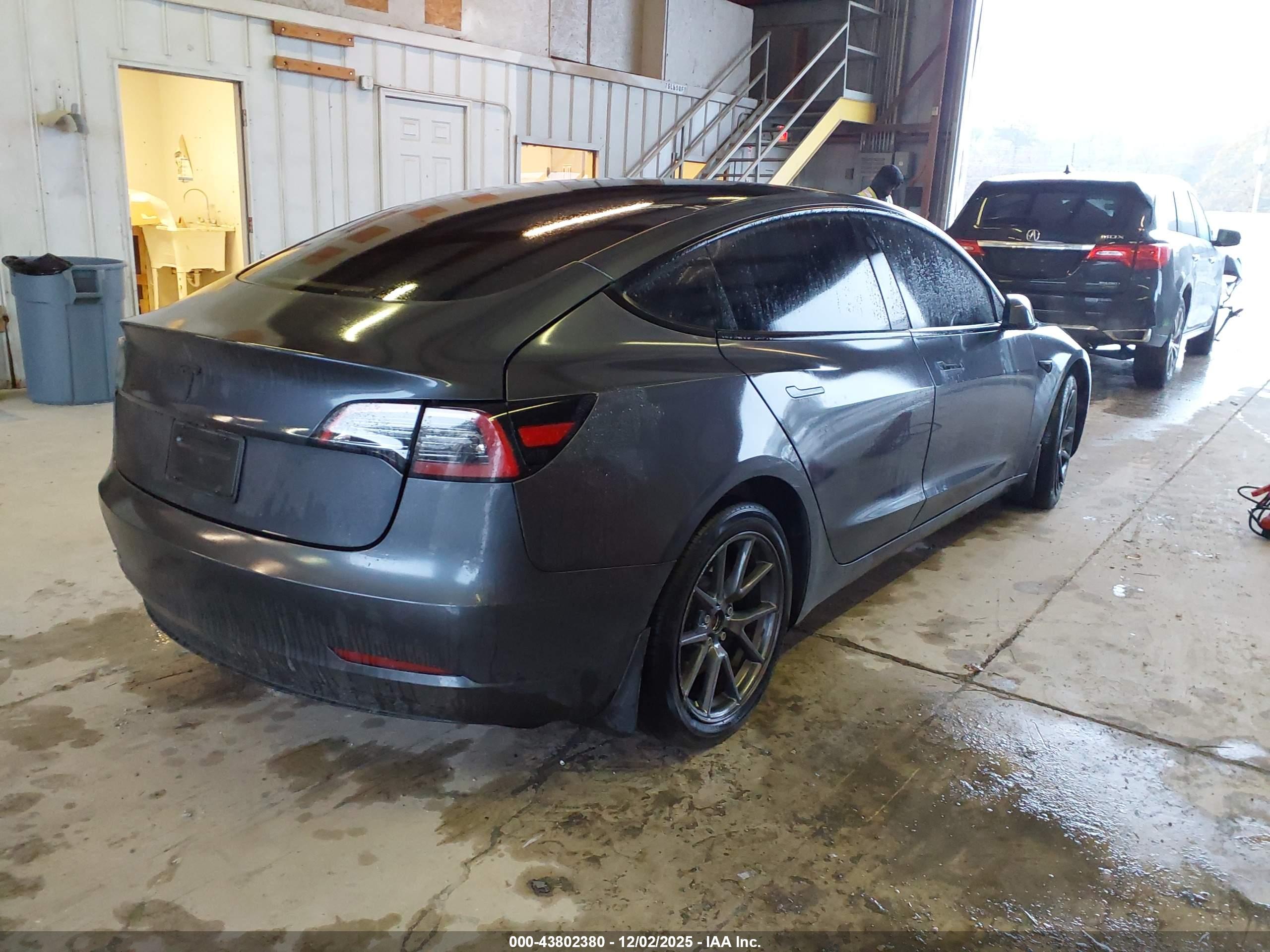 TESLA MODEL image 4